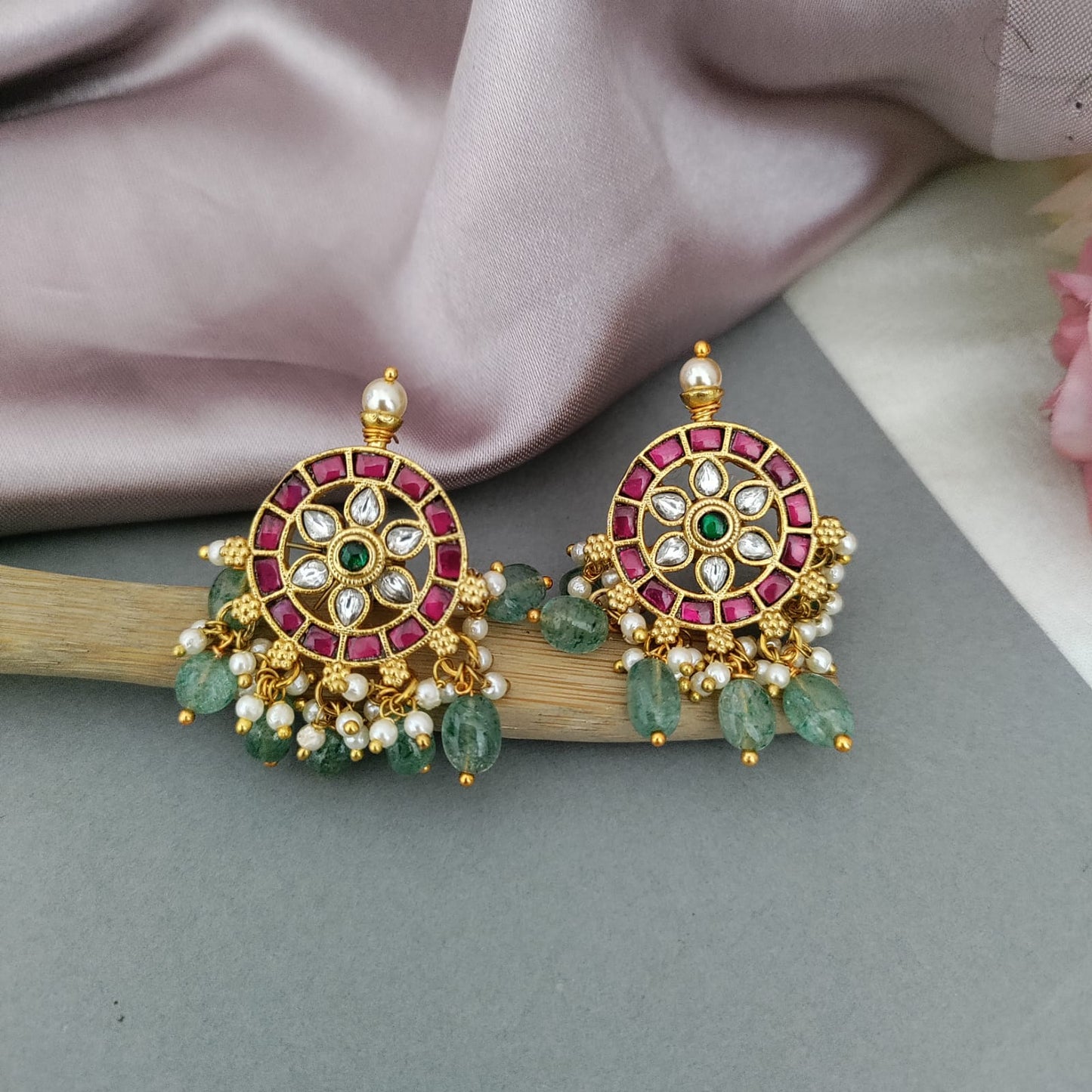 Round stone flower jadau earring