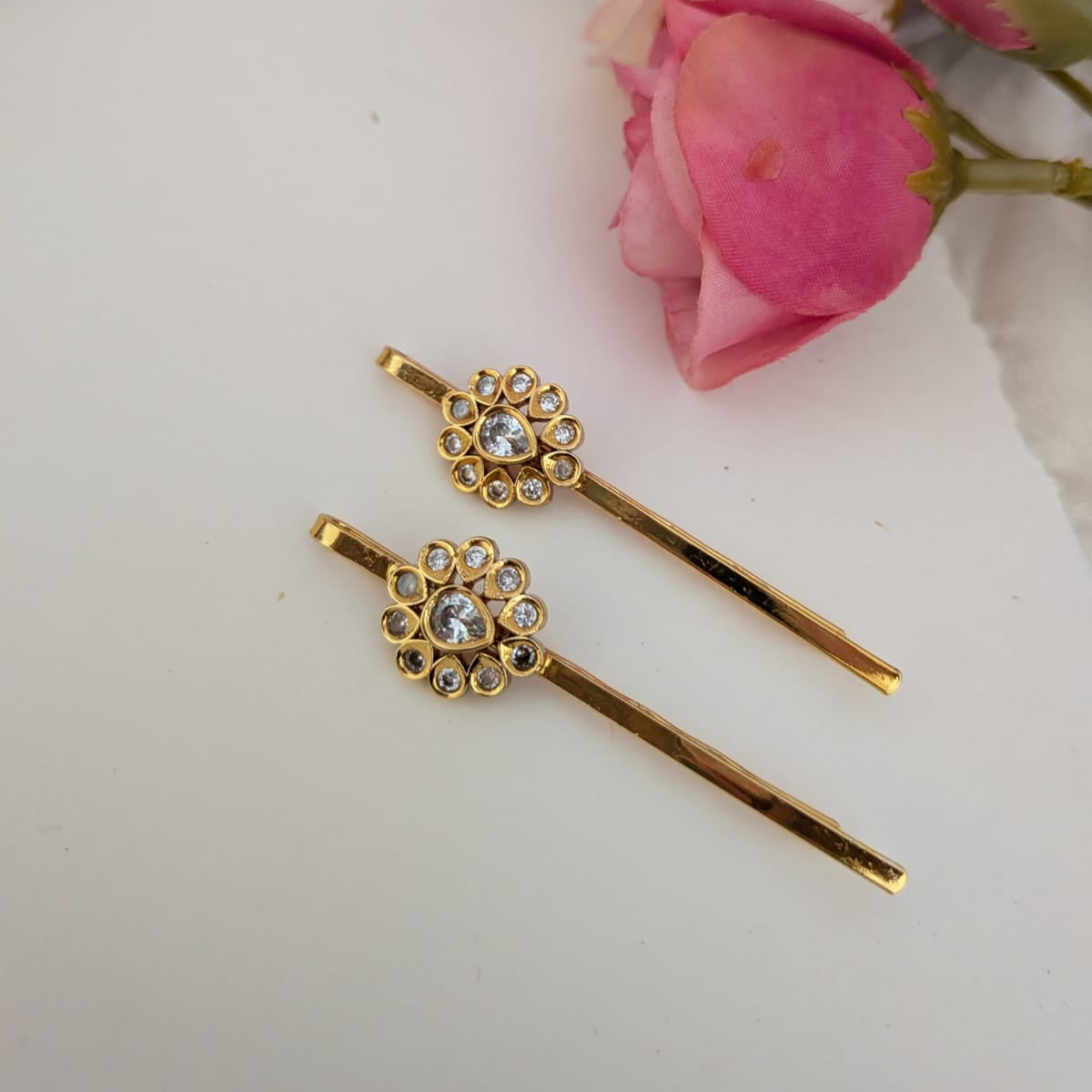 AD hair pin white floral