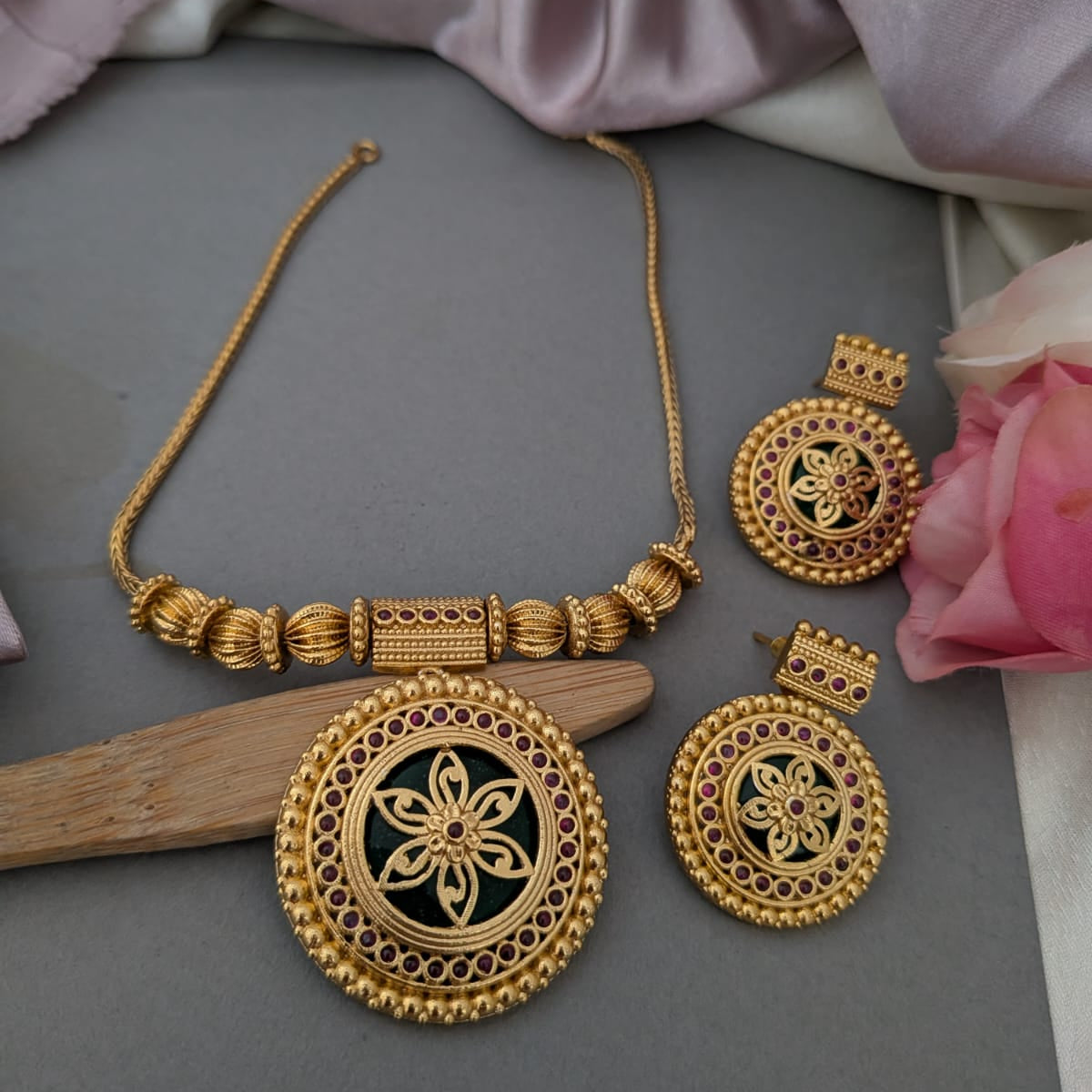 Pendant Chain - Round floral Kerala design
