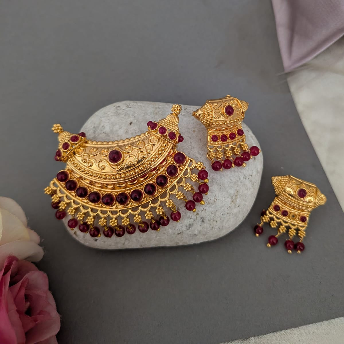 Kokki Thathi  pendant Maroon