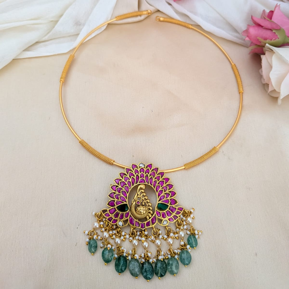 Peacock Feather design Jadau kundan pendant hasli set