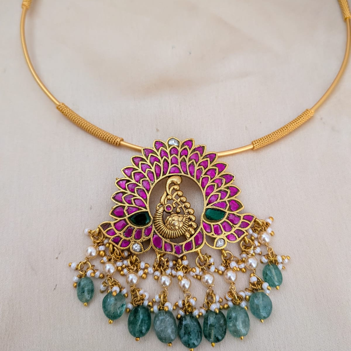 Peacock Feather design Jadau kundan pendant hasli set
