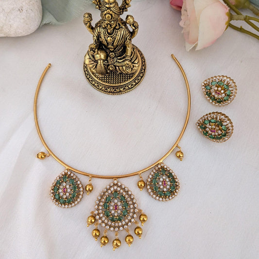 Green stone pendant hasli necklace