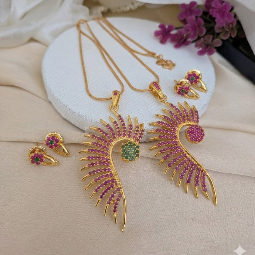 Peacock feather green with ruby pendant chain