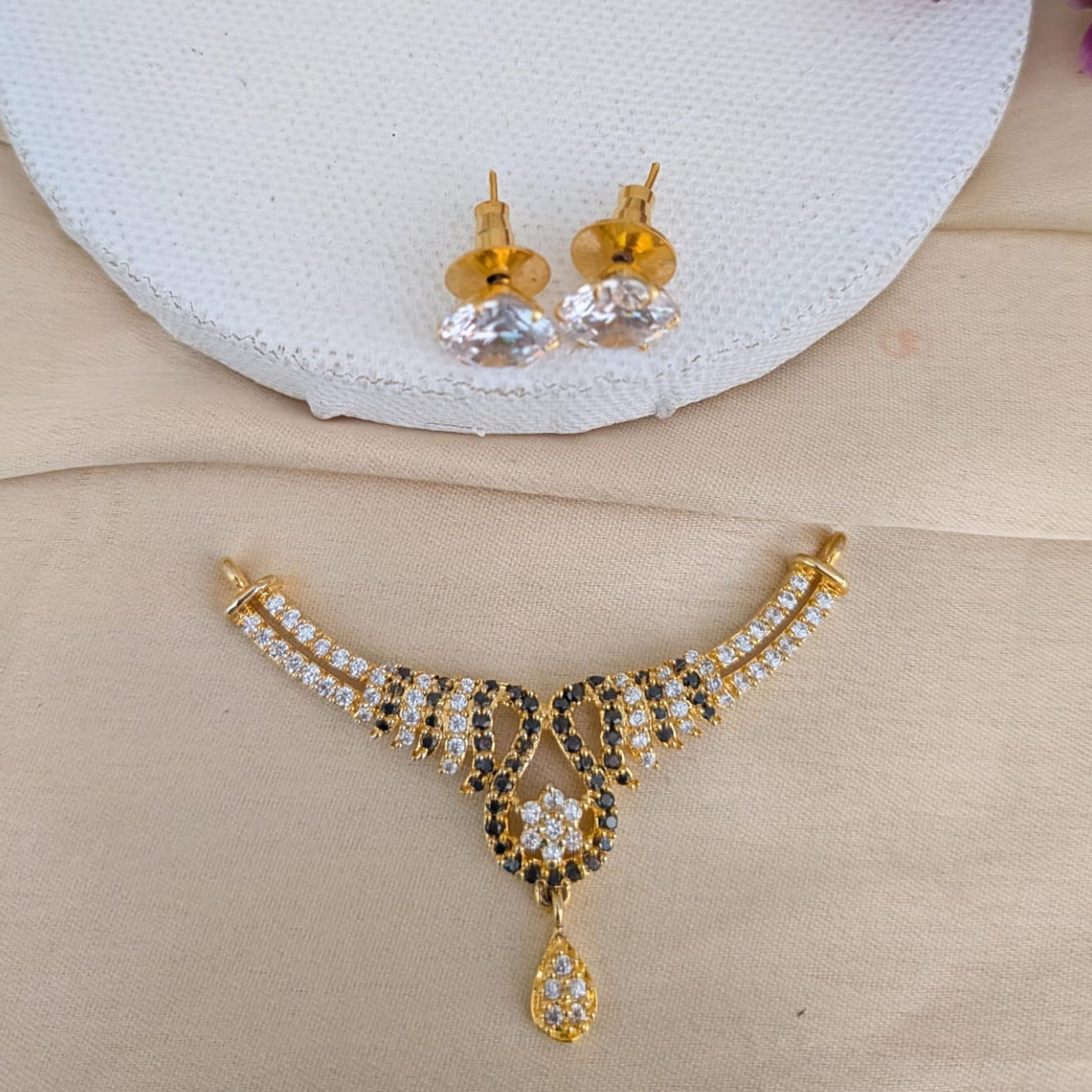 AD mangalsutra pendant set