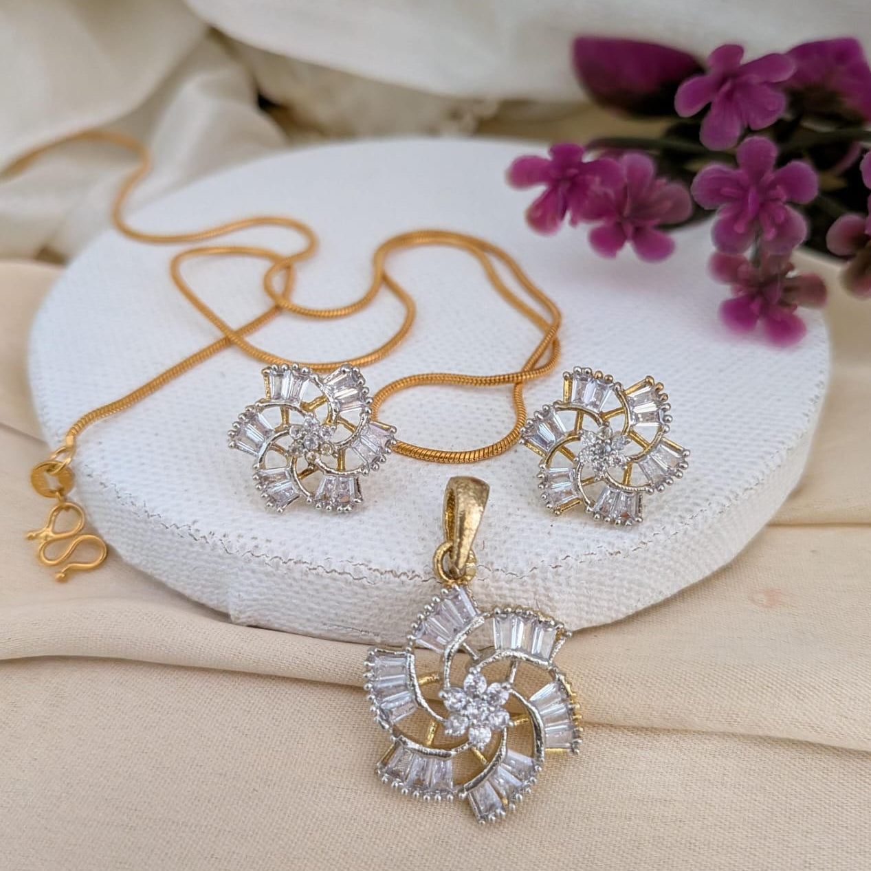 Floral  white pendant chain