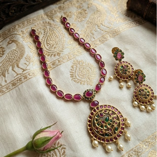 Round pendant Kemp stone Adigai necklace