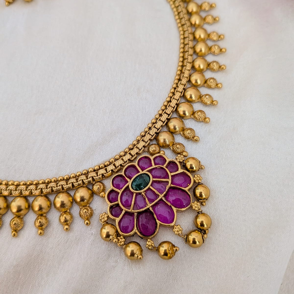 Kemp stone necklace small pendant adigai