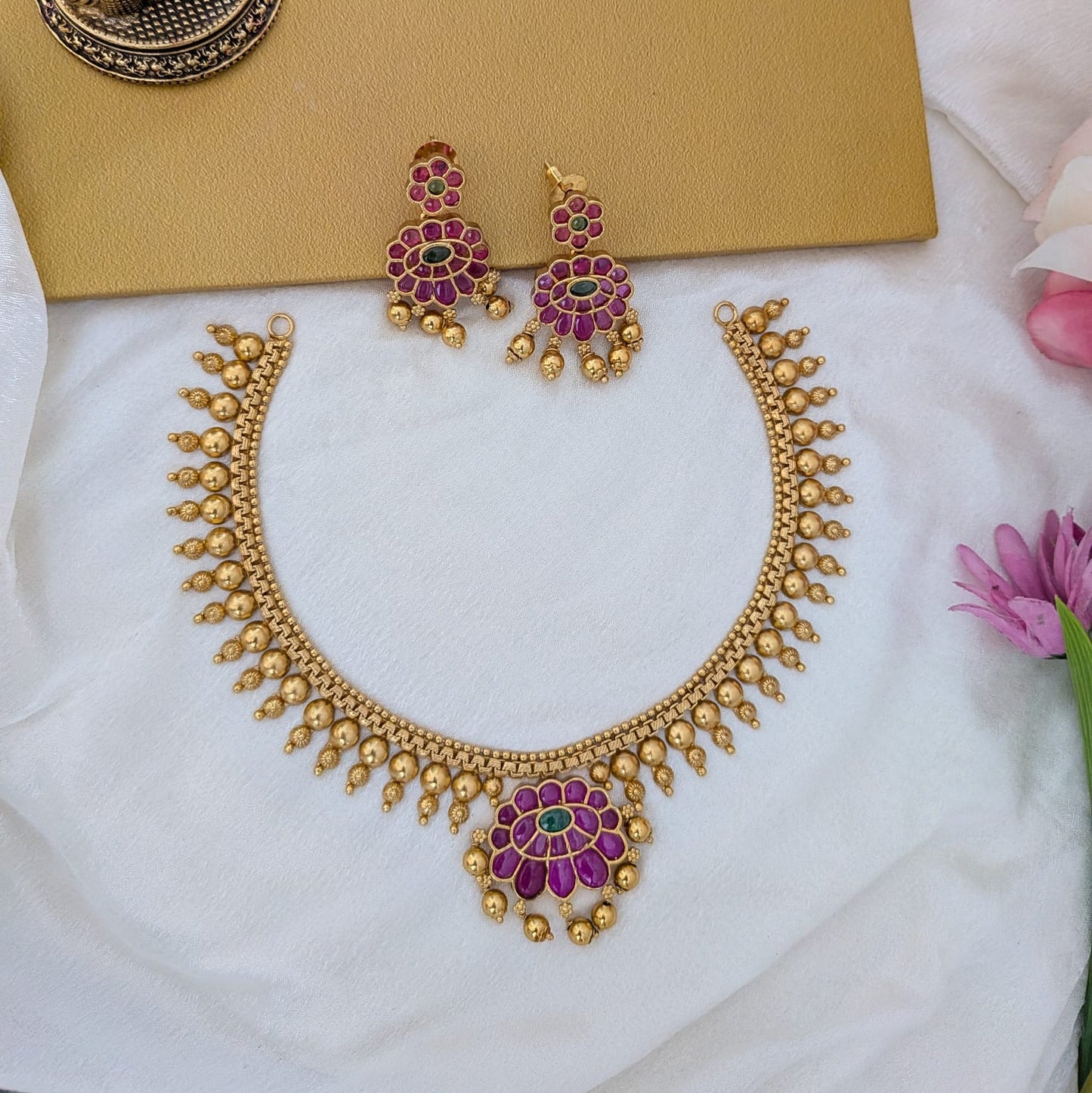 Kemp stone necklace small pendant adigai