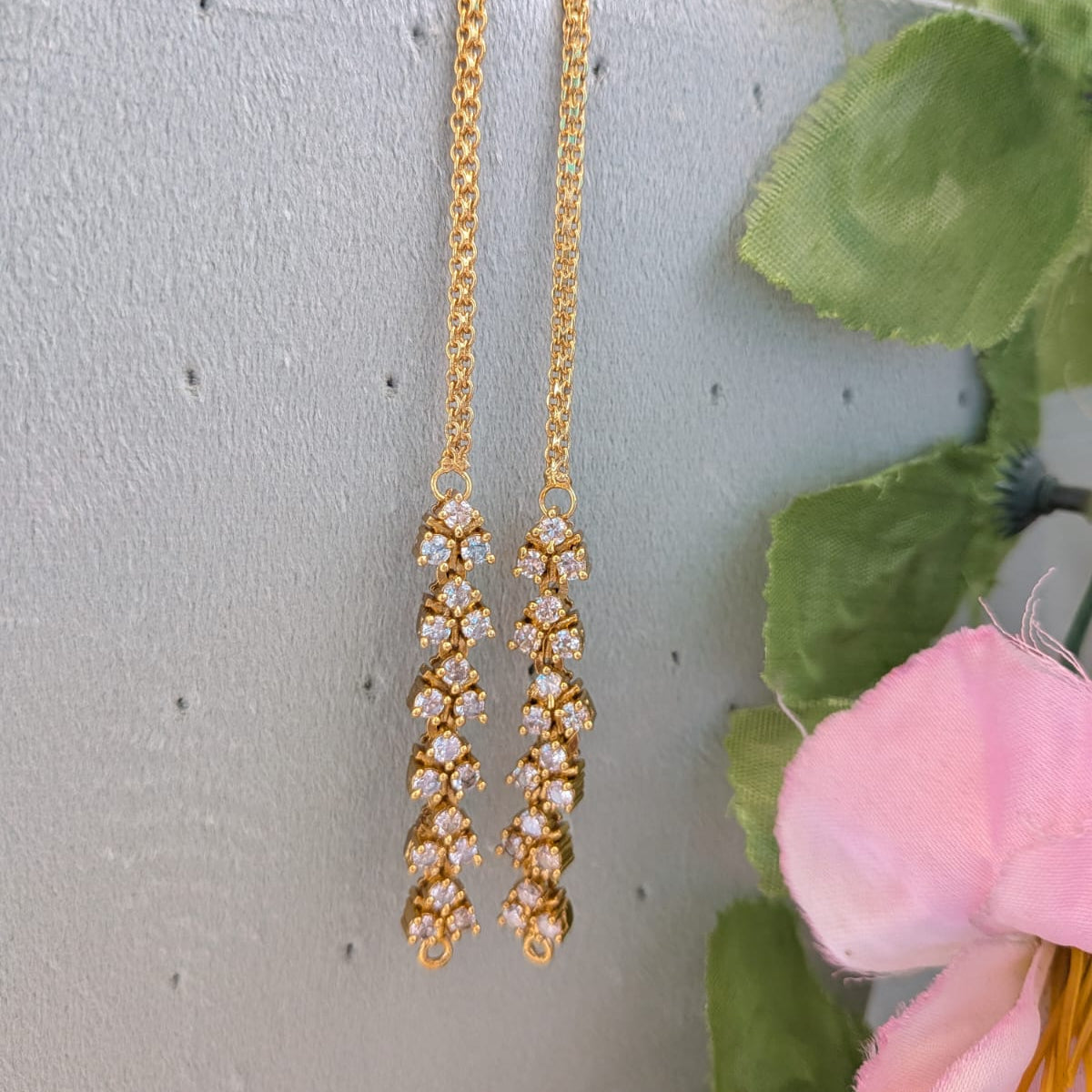 White stone diamond look maatel / Earchain