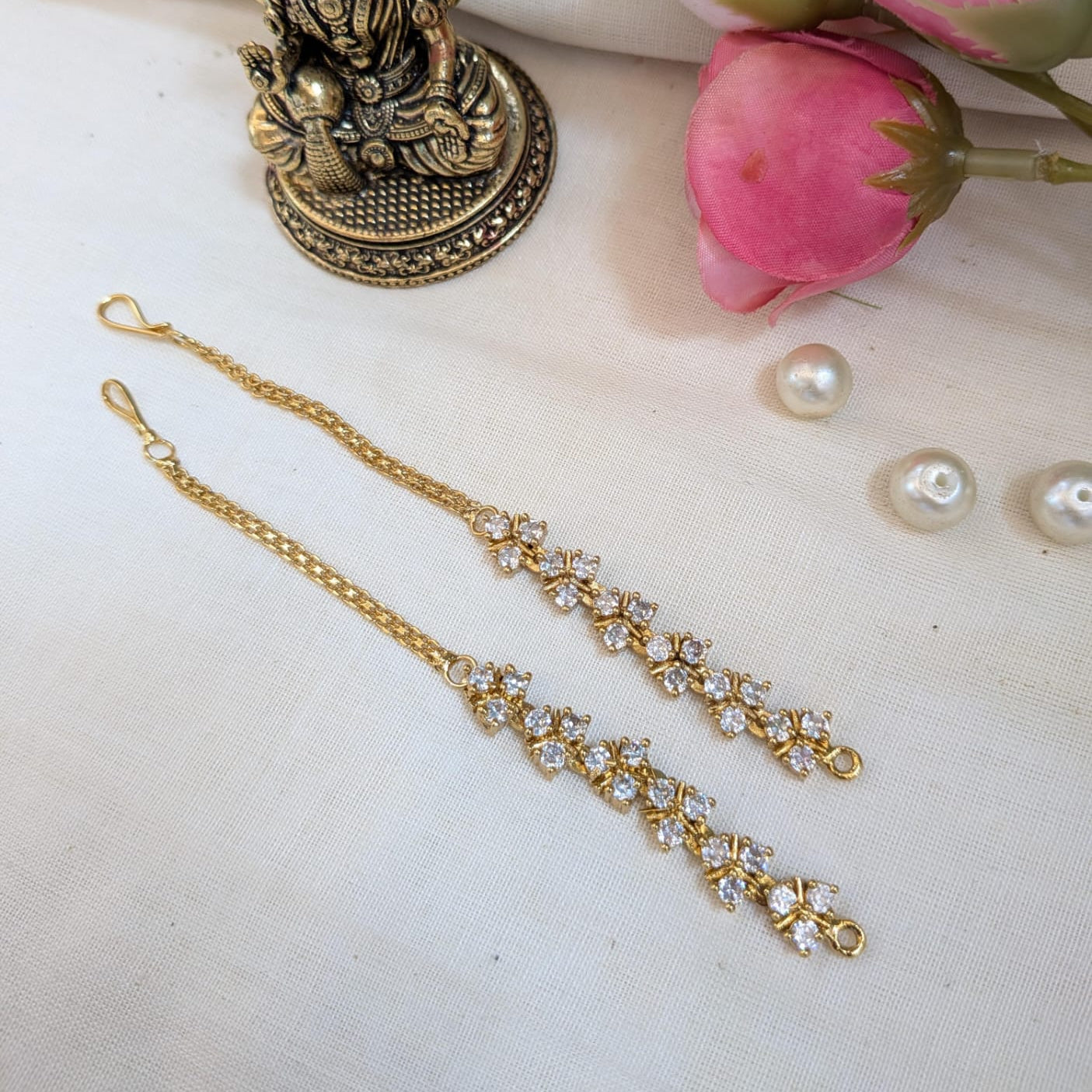 White stone diamond look maatel / Earchain