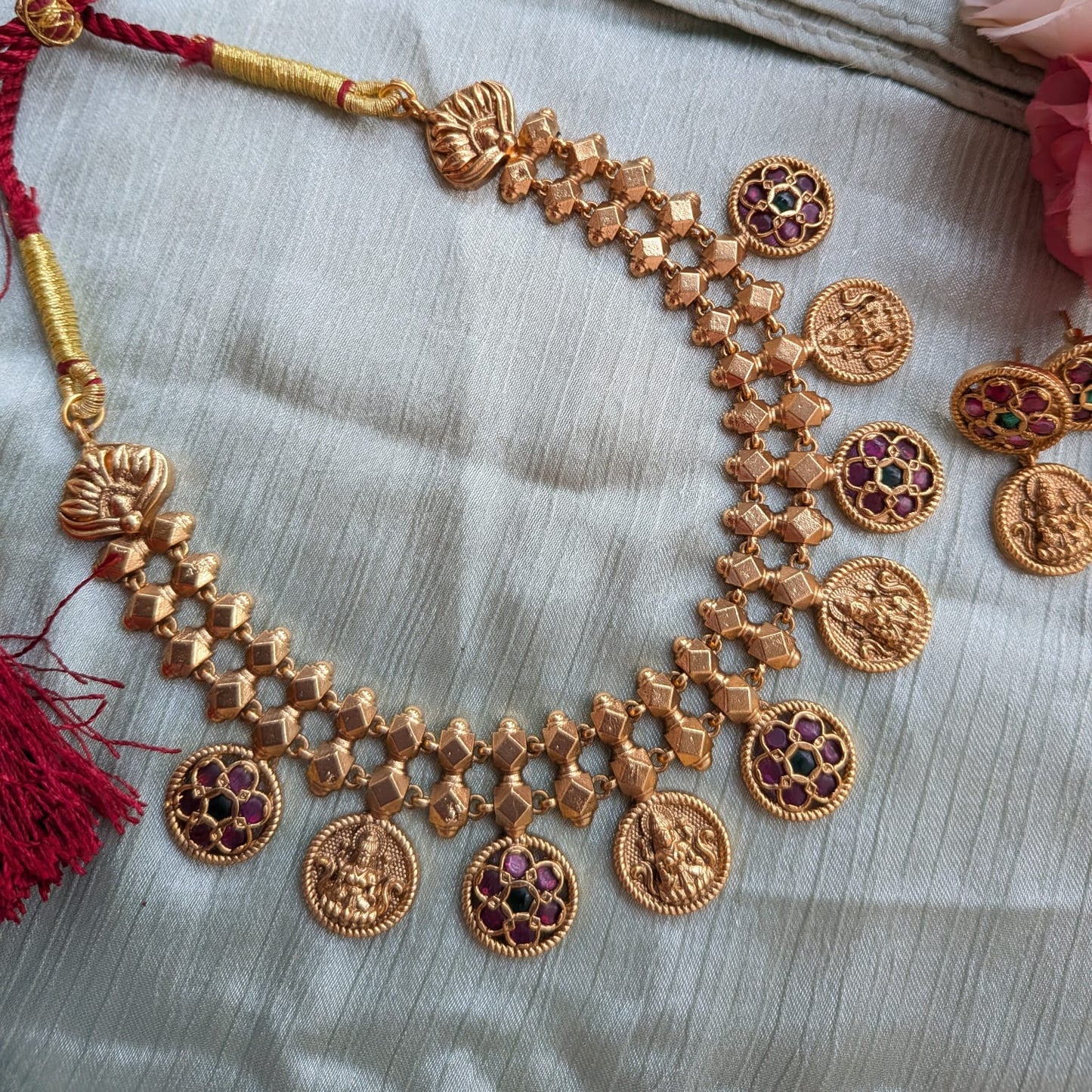 Lakshmi coin with kemp necklace