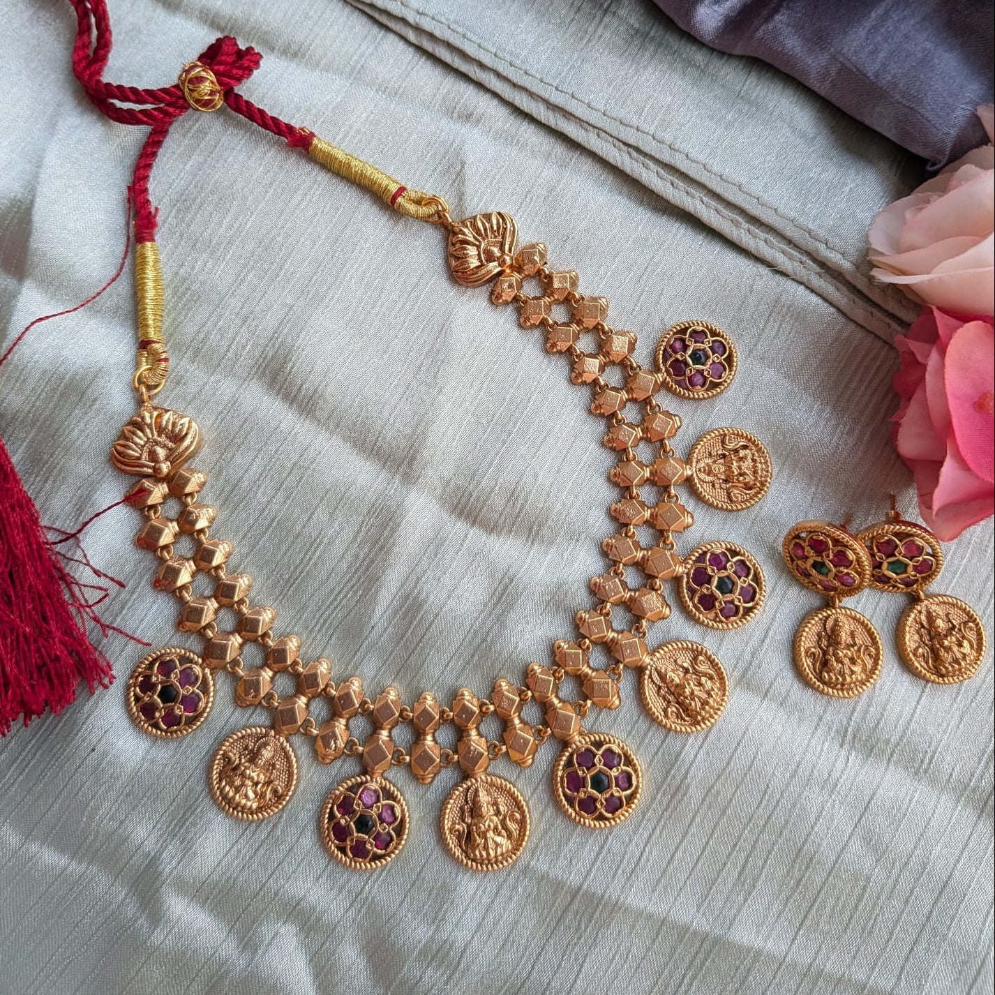 Lakshmi coin with kemp necklace