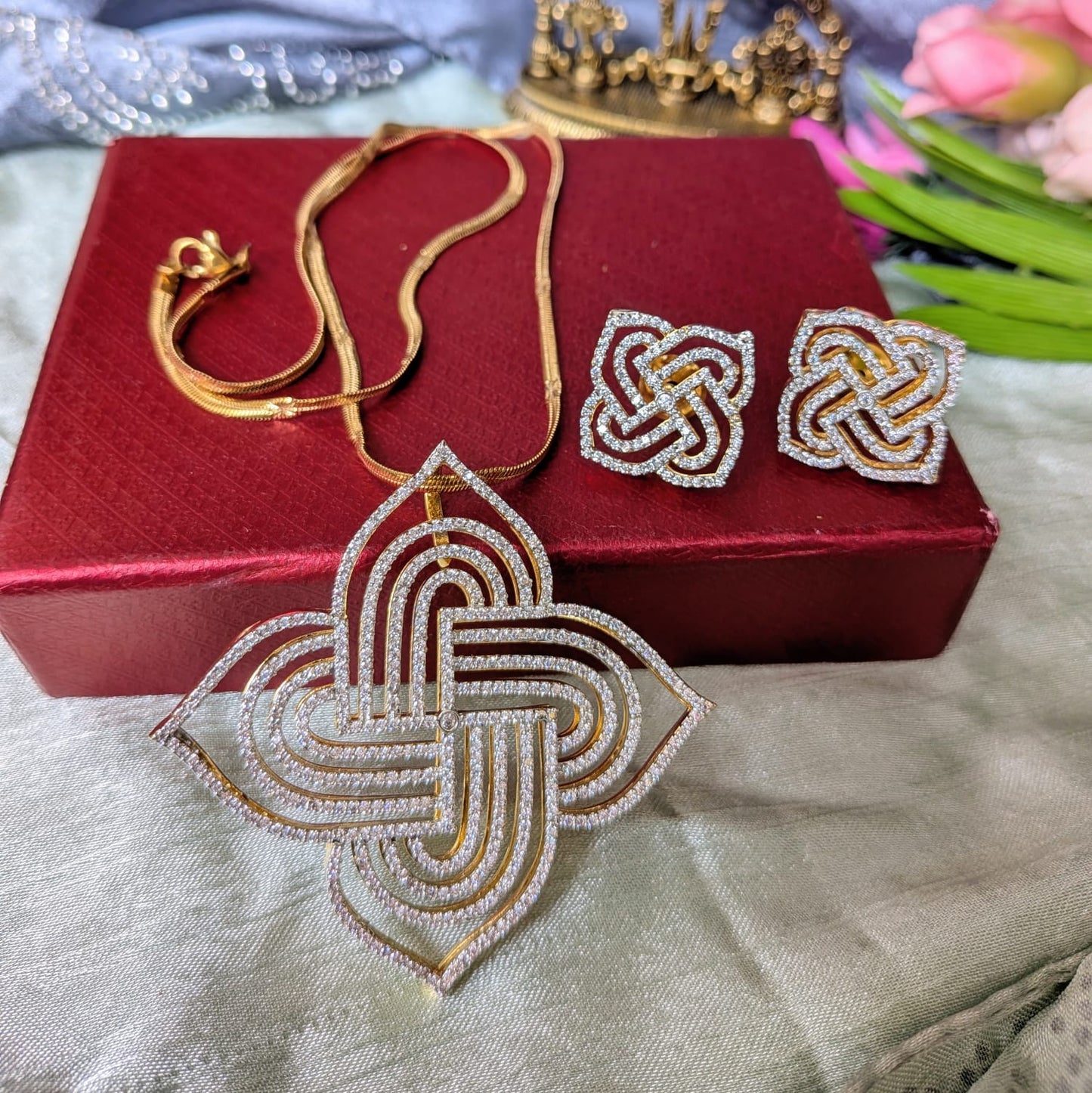 Spiral CZ Kolam / Rangoli Pendnat chain