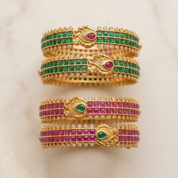 Peacock motif kemp stone bangle
