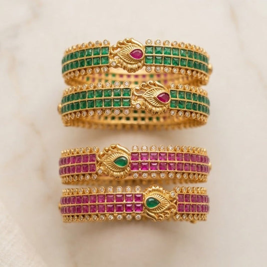 Peacock motif kemp stone bangle