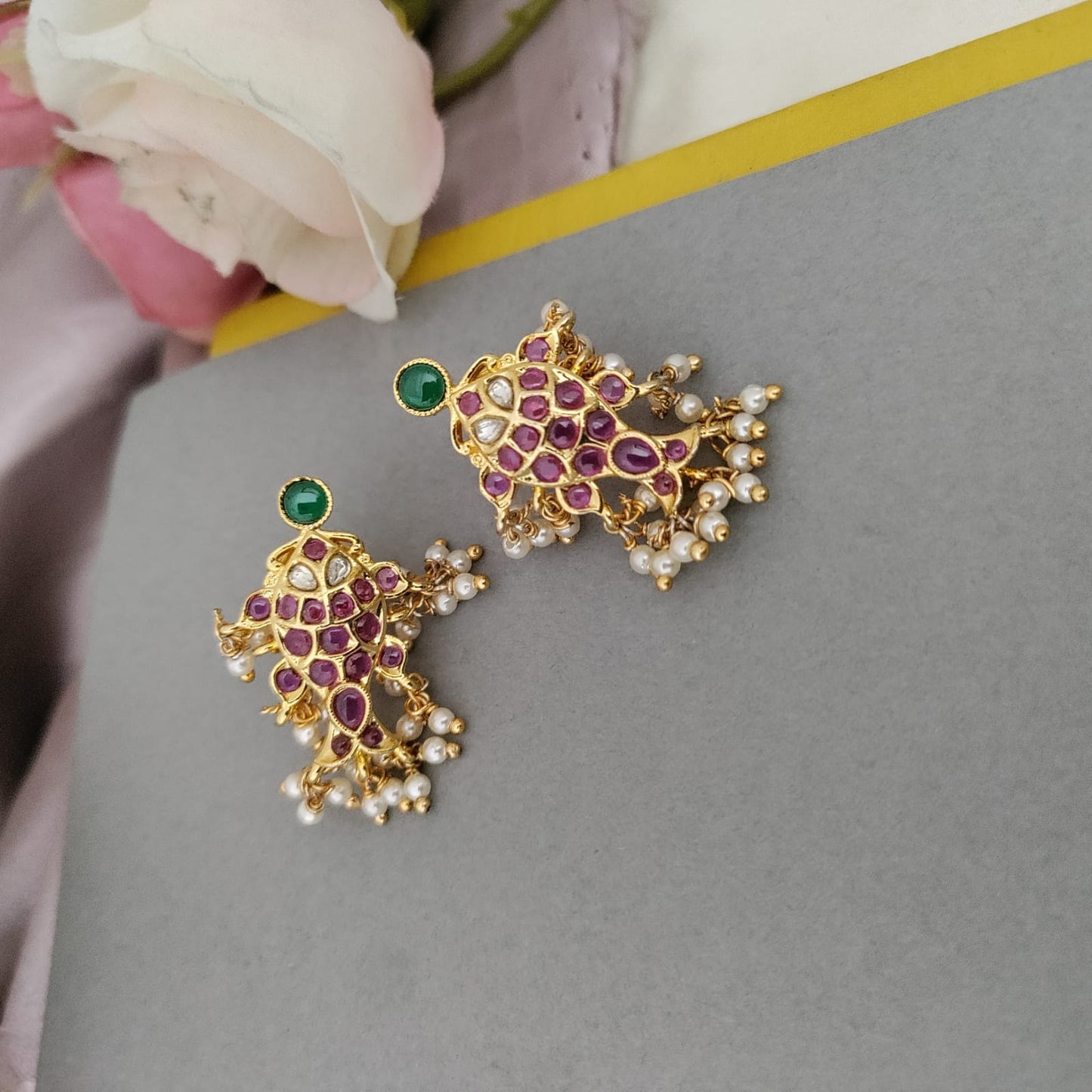 Ruby kemp stone fish earring