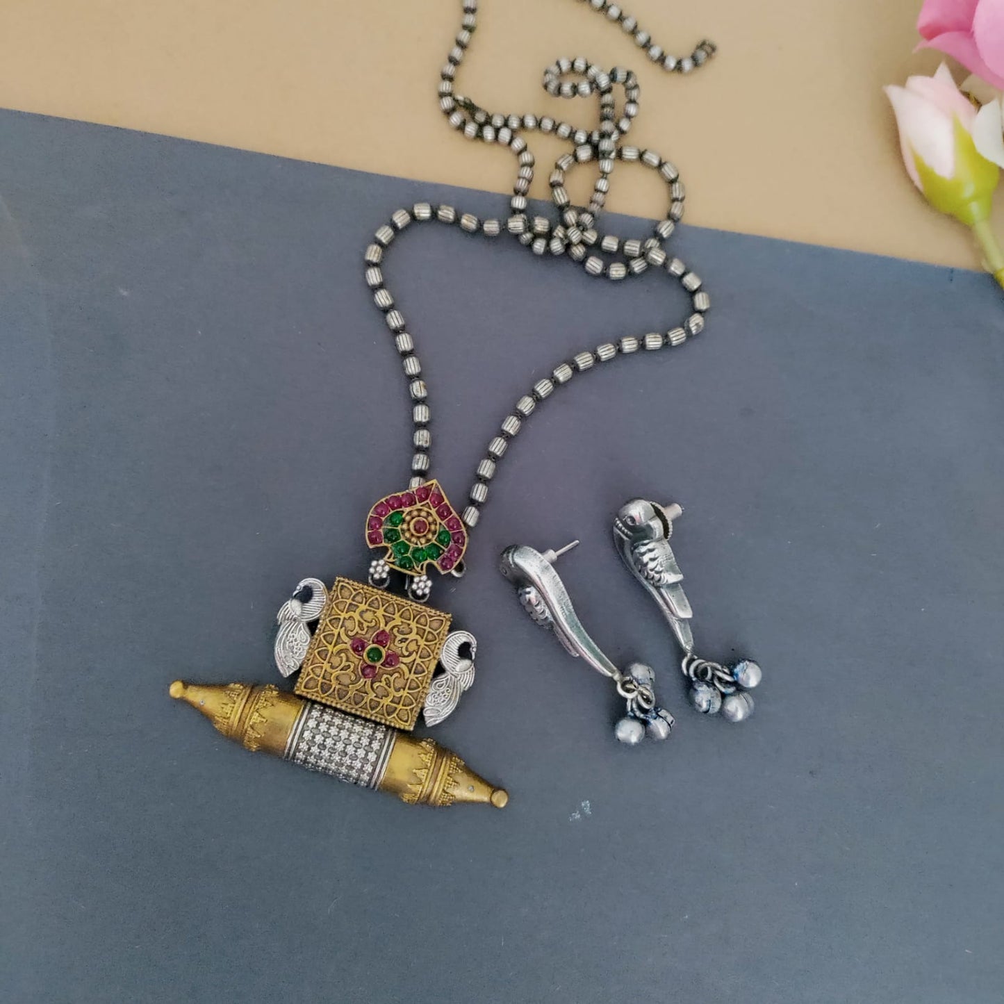 Dualtone peacock chain set