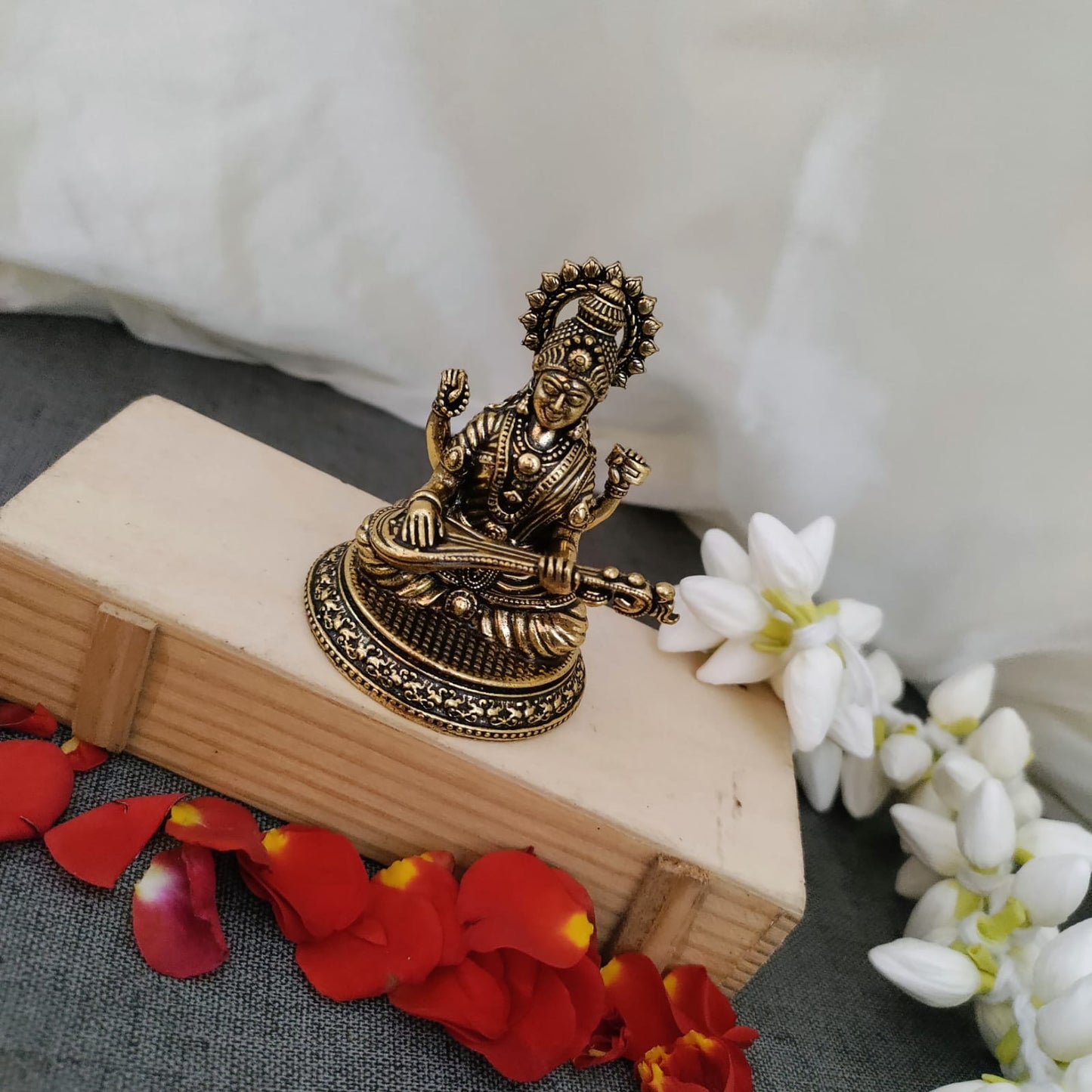 Brass Goddess Saraswathi idol - 6.5 cm