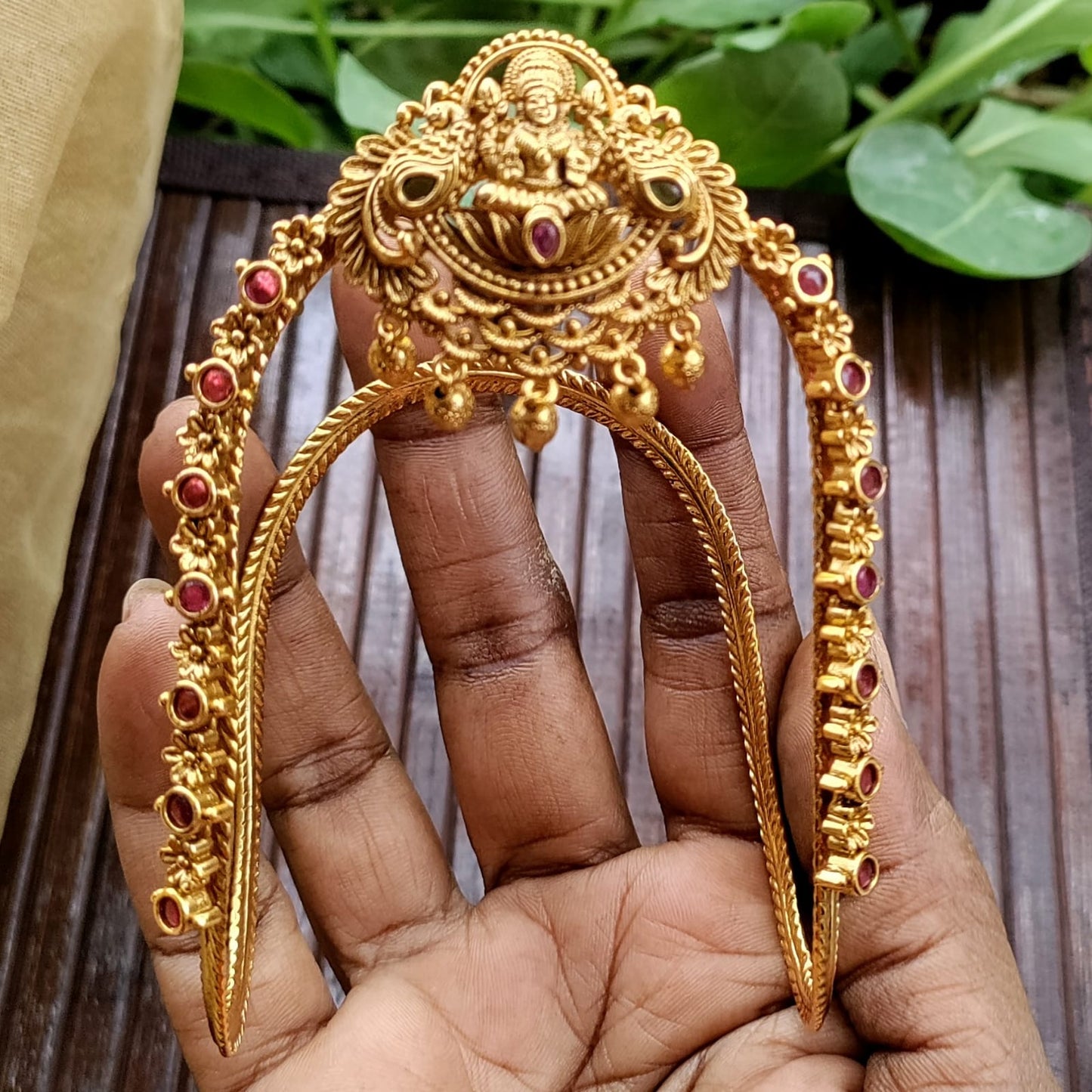 Sleek Lakshmi armlet