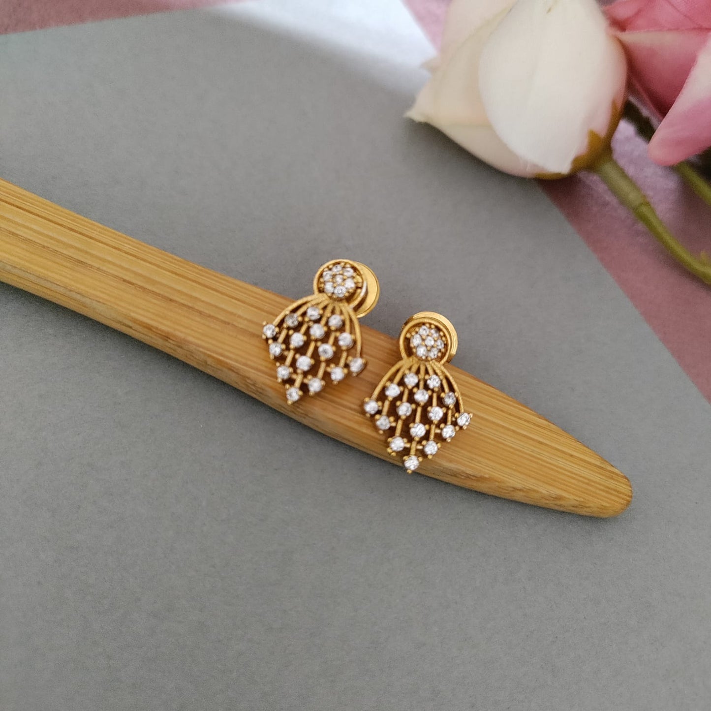 White stone ad necklace set