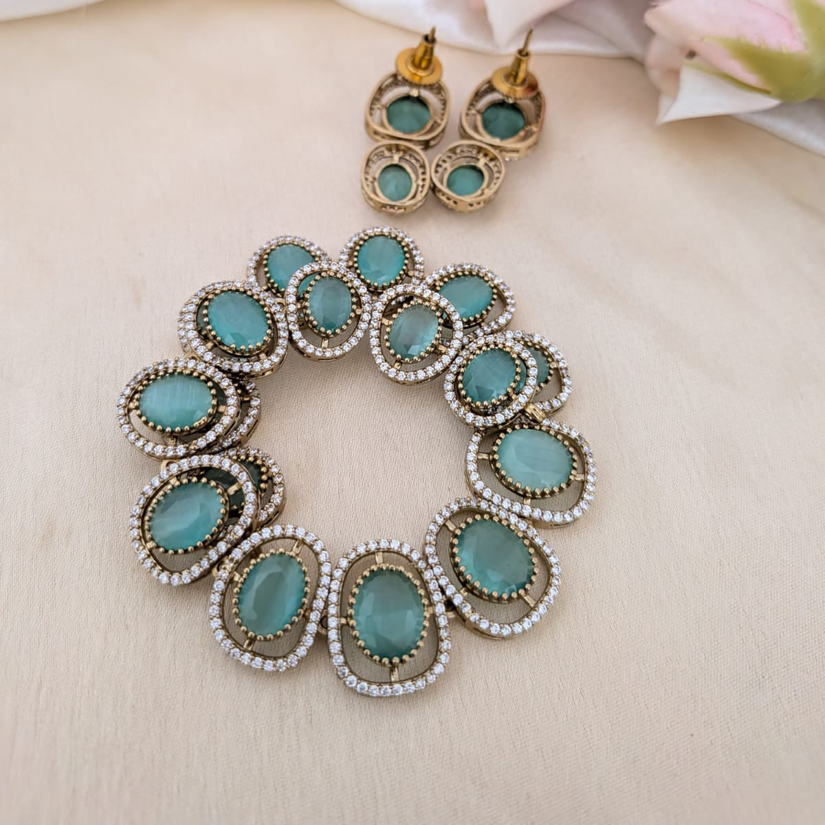 Oval shape blue stone necklace set