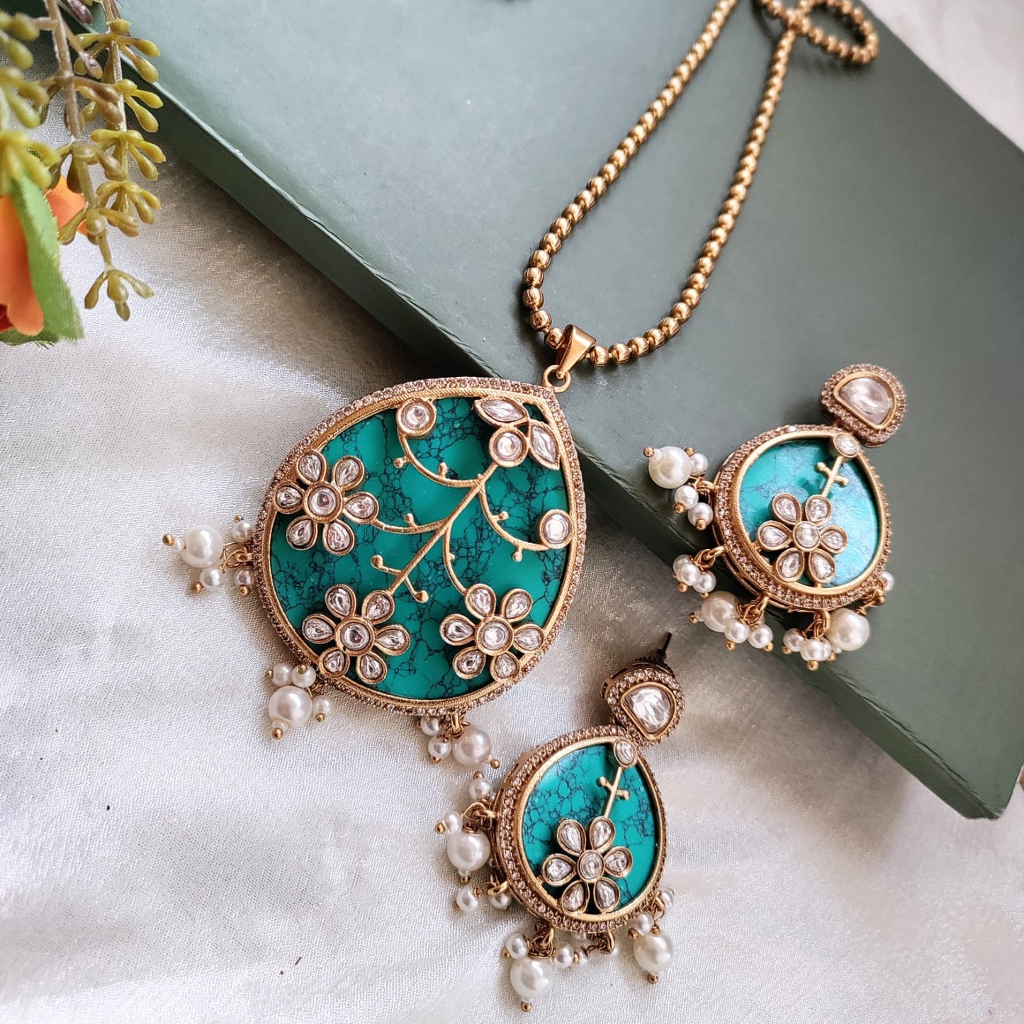 Drop shaped Exclusive Kundan work pendant chain