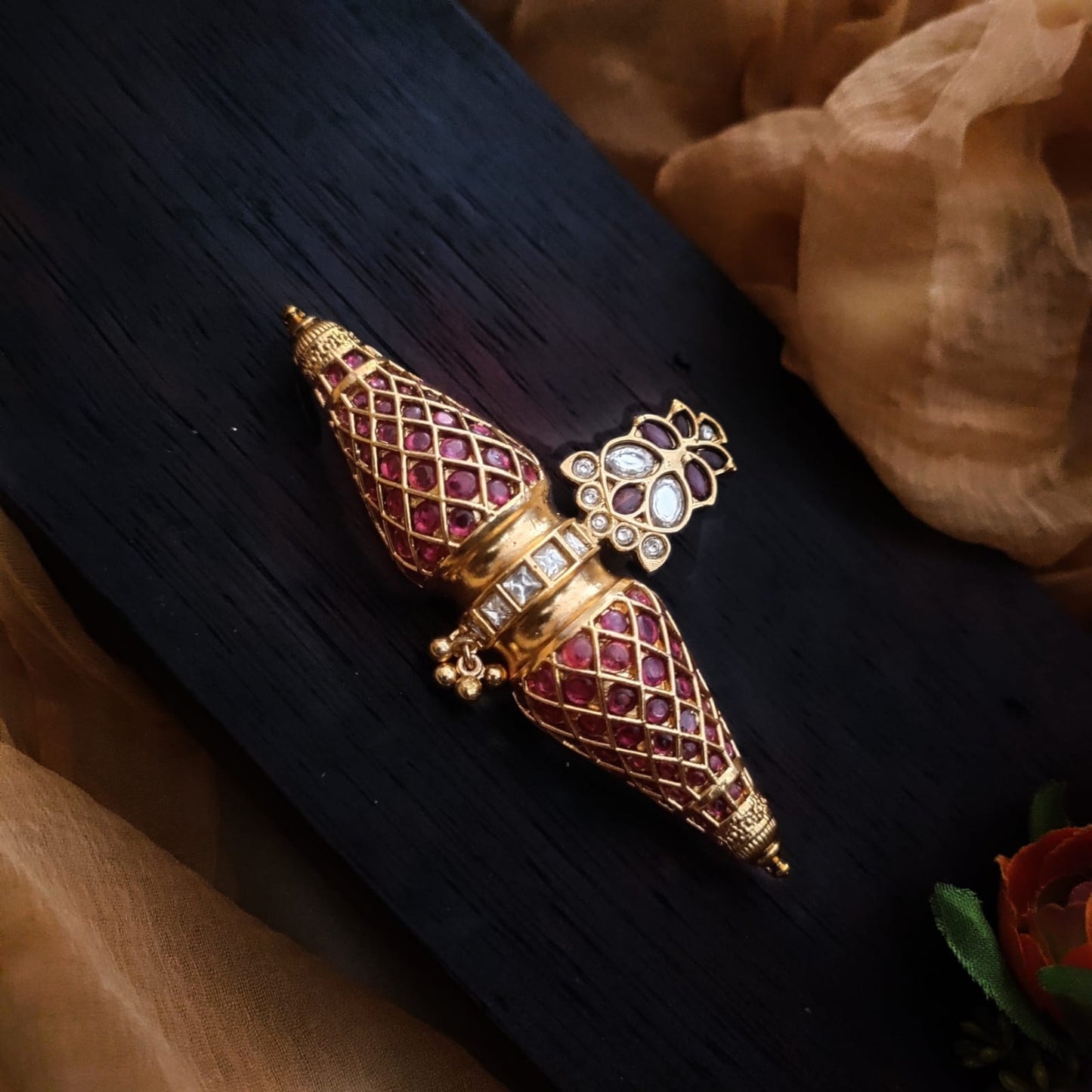 Ruby kemp studded Taweez shaped pendant Hasli necklace