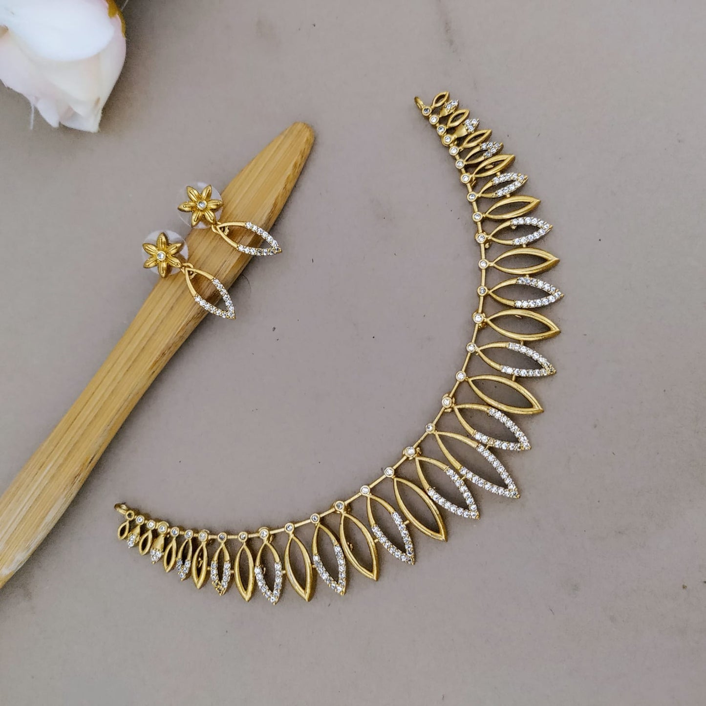 Ad stone drop necklace set