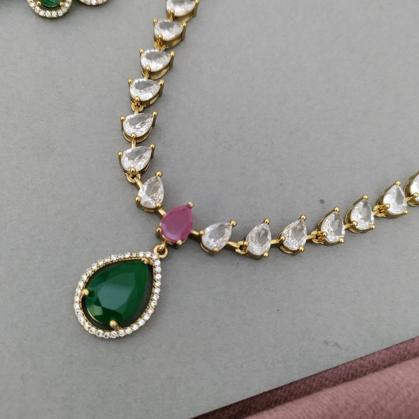 Drop stone ad necklace set