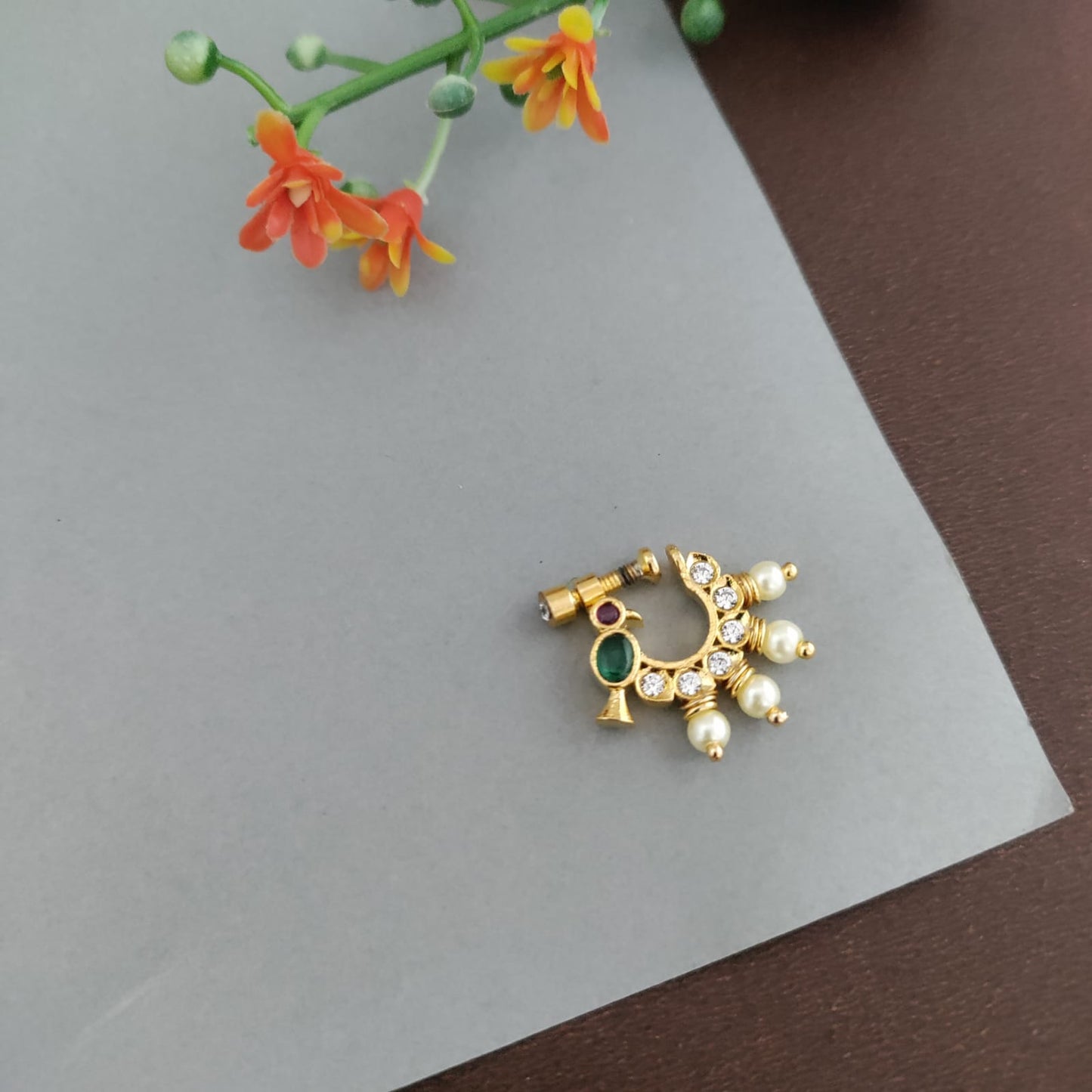 Round simple Nath Nosepin Peacock