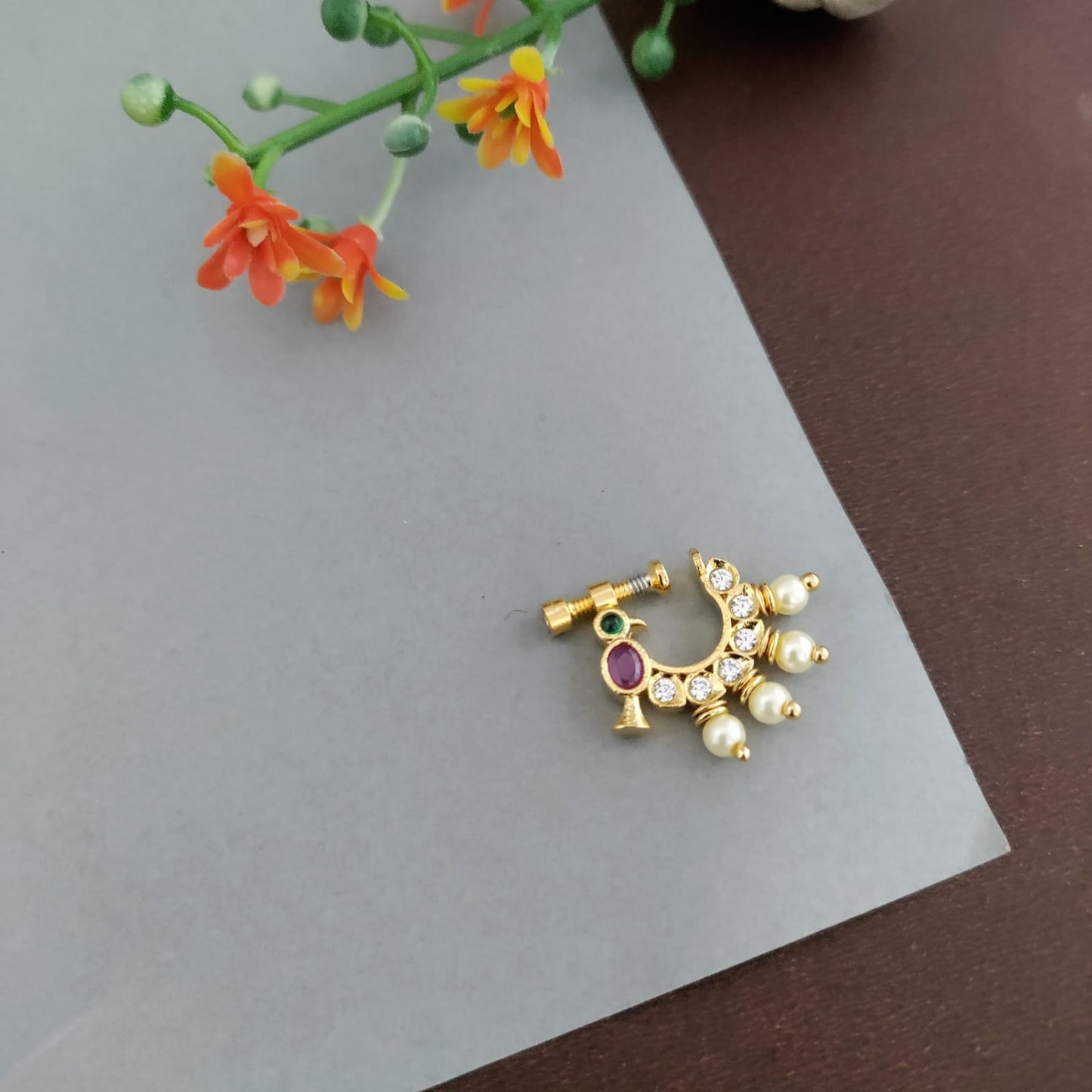 Round simple Nath Nosepin Peacock