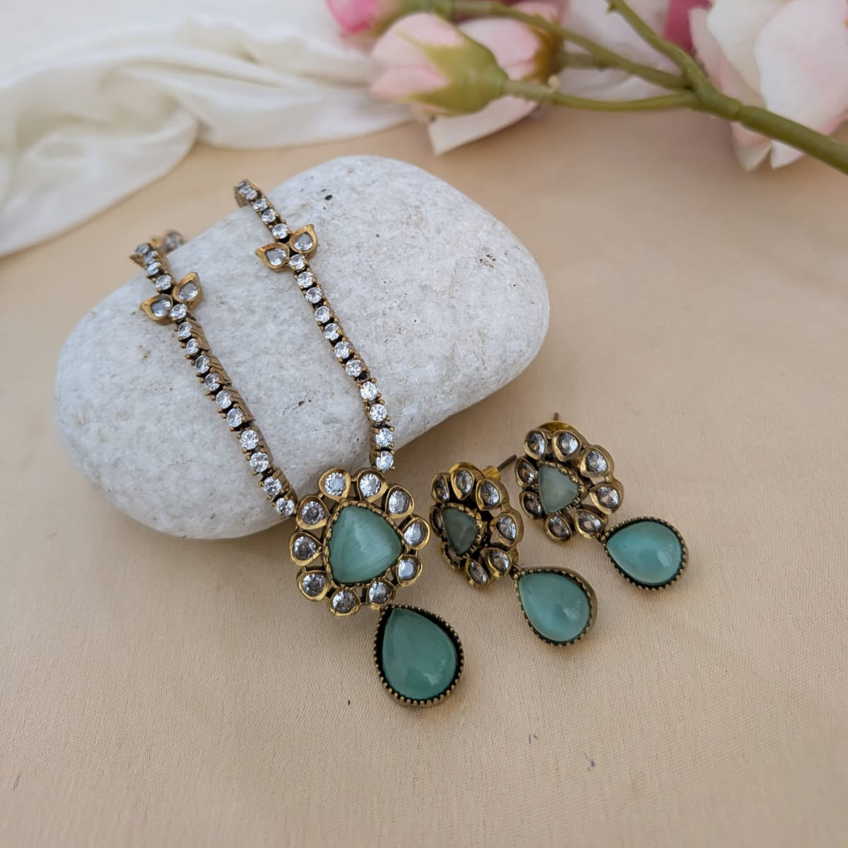 Simple kundan stone necklace set - Blue