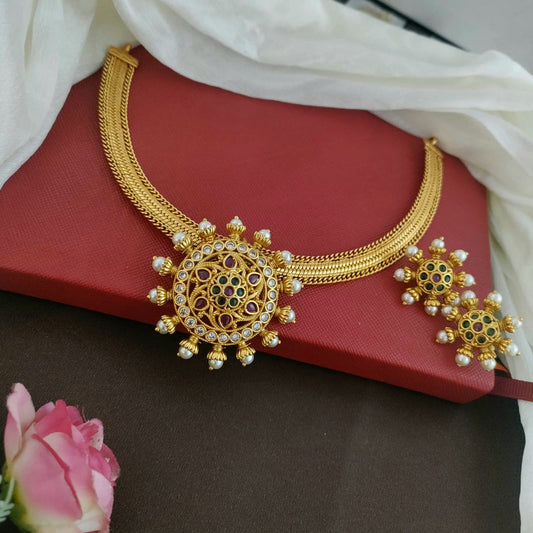 Round pearl stone pendant with hasli