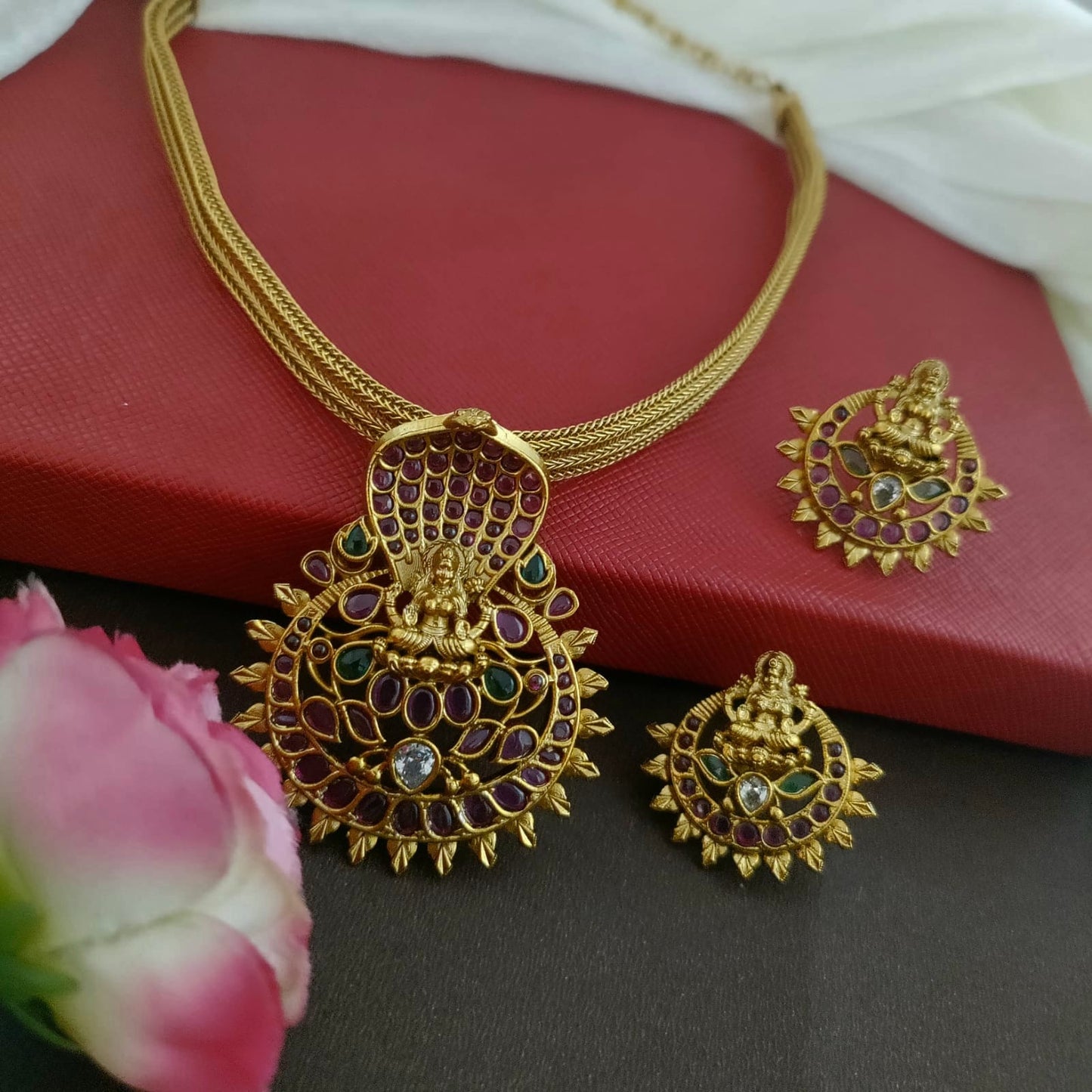 Lakshmi with Sheshanaga kemp pendant choker