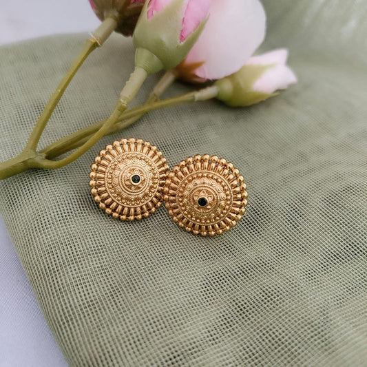 Green stone golden stud