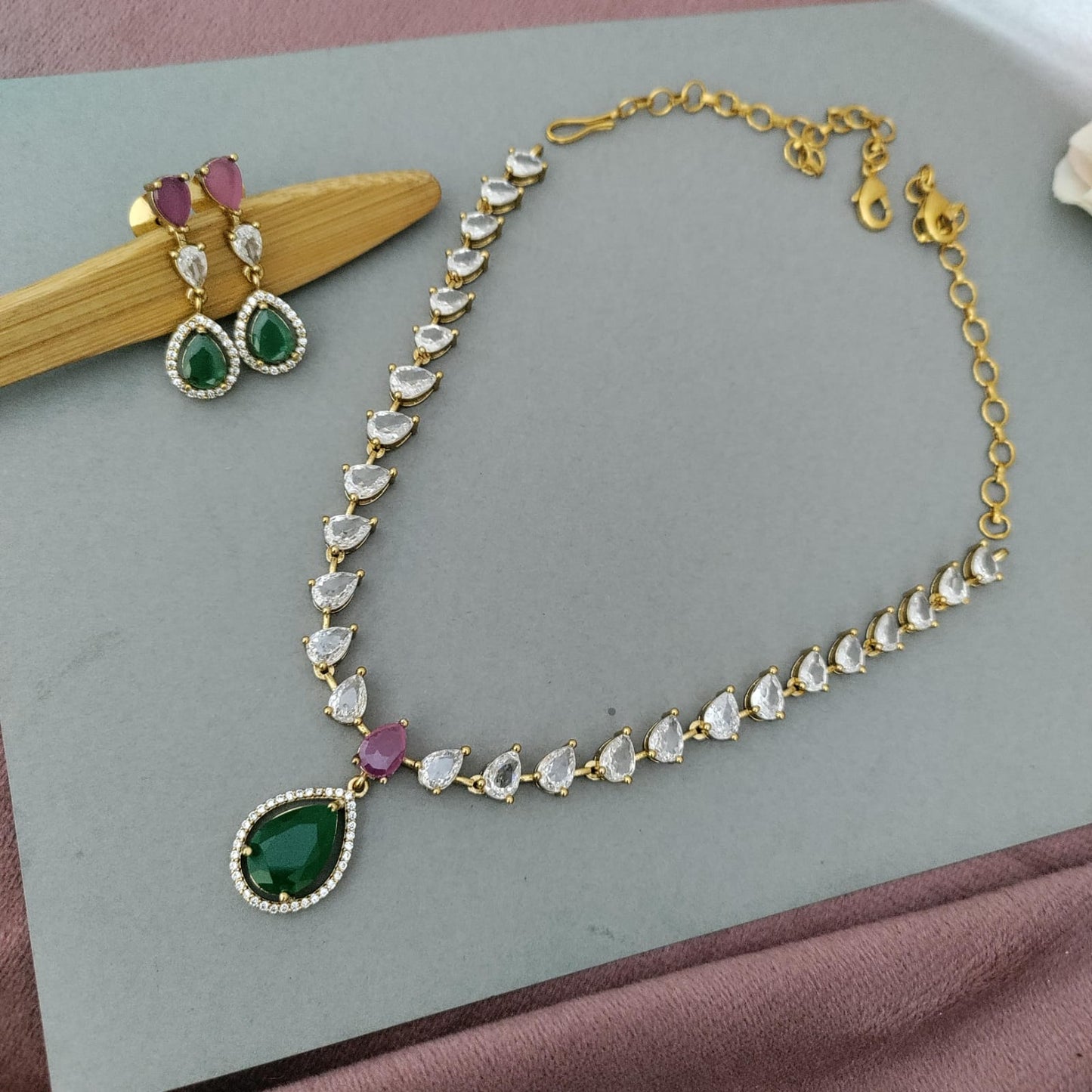 Drop stone ad necklace set