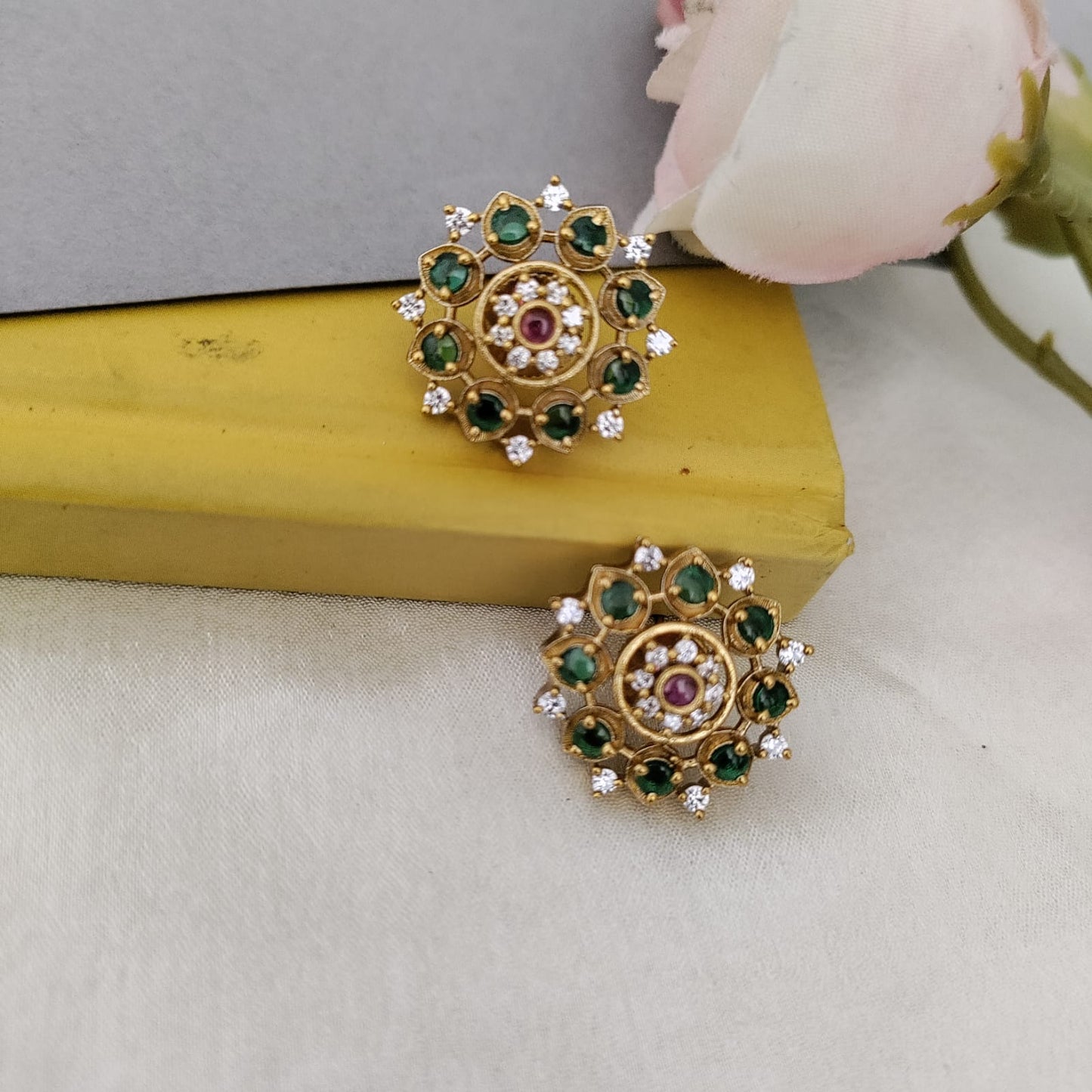 Green stone round stud