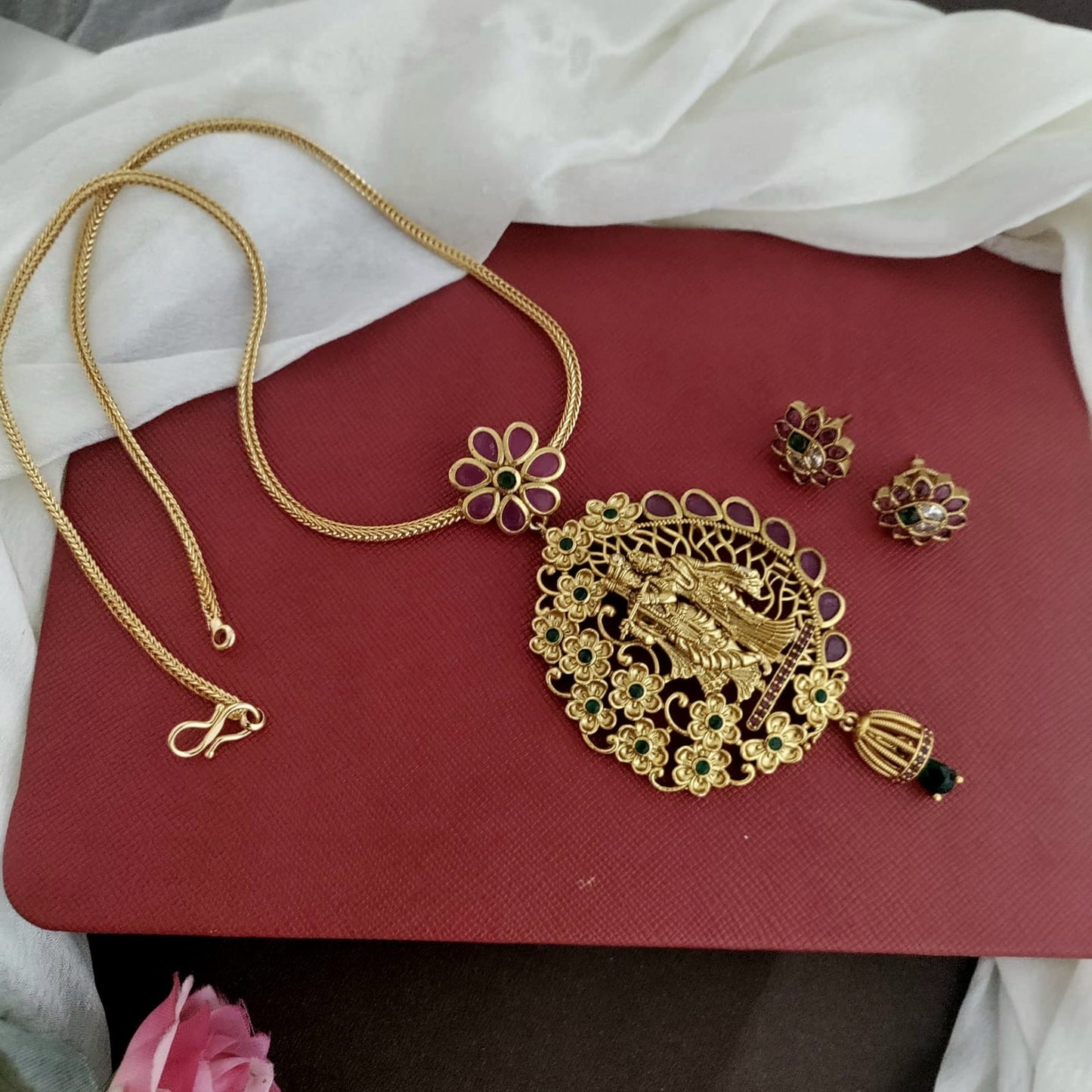 Radhakrishna pendant chain set