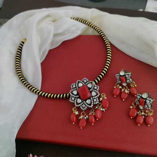 Coral red stone victorian finish pendant hasli set