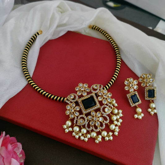 Floral white with green stone pendant hasli set