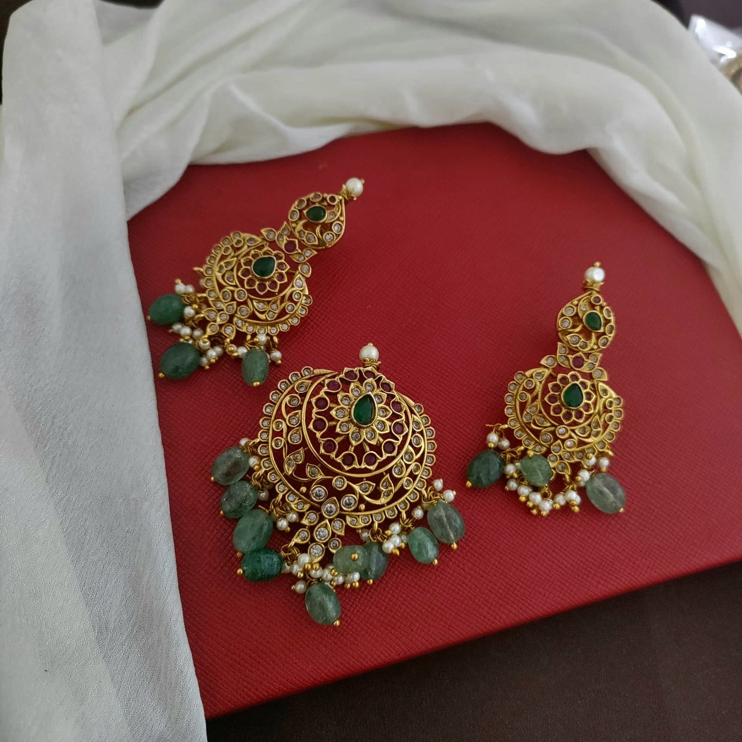 CZ stone pendant set white with green bead