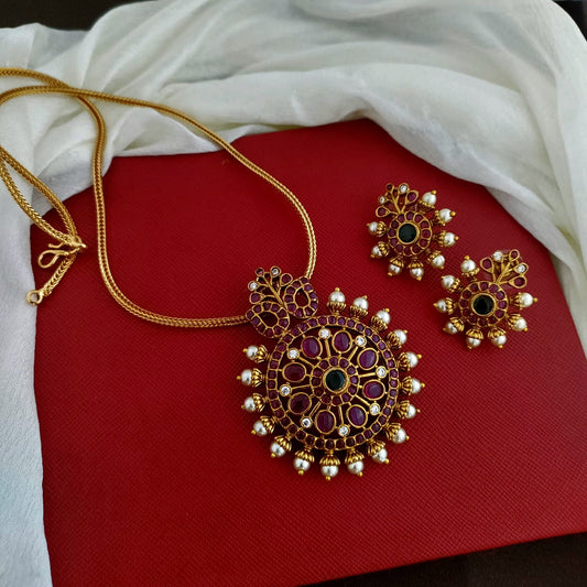 Dark ruby stone with pearl spike design pendant chain