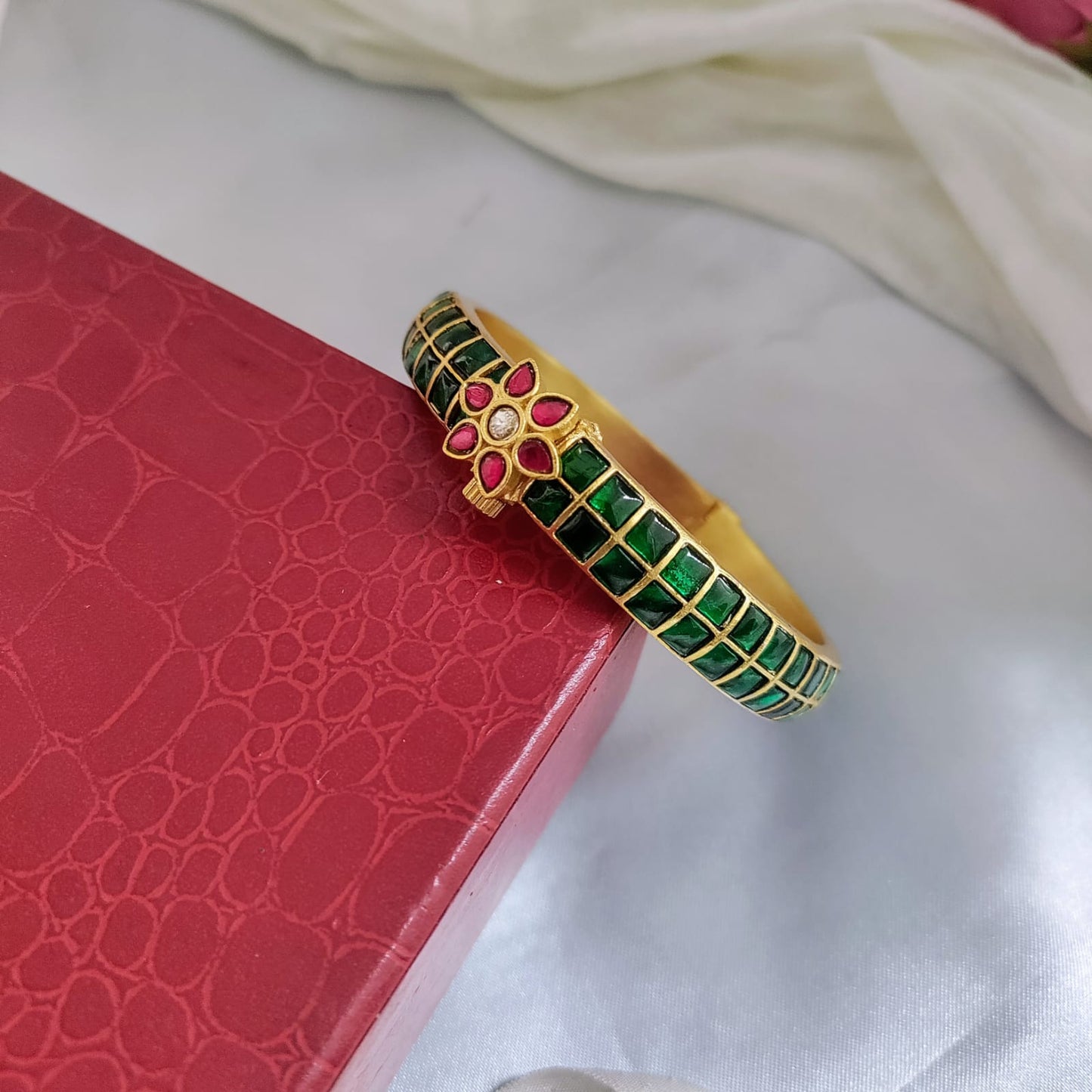 Jadau Kundan Bangle - Screw type - Green