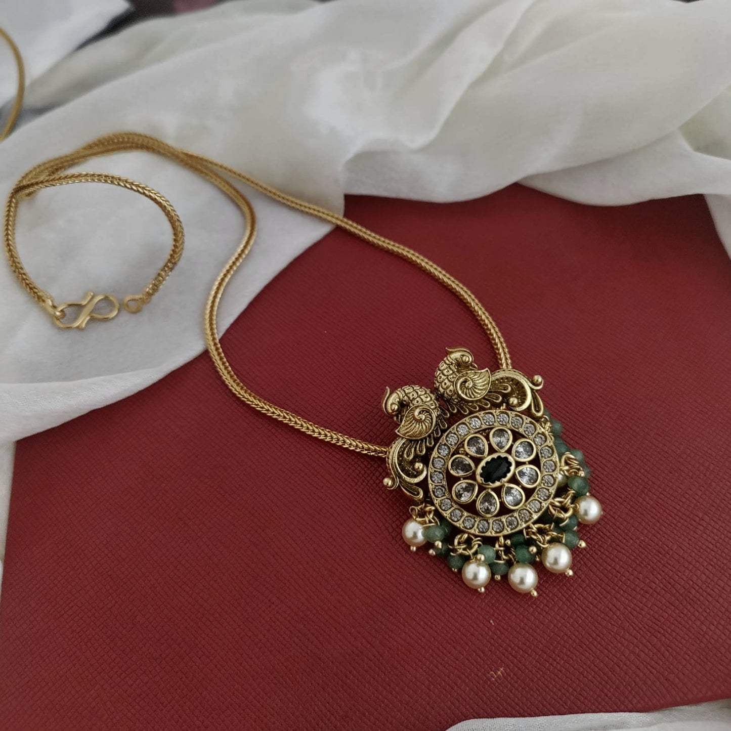 White stone peacock pendant chain set