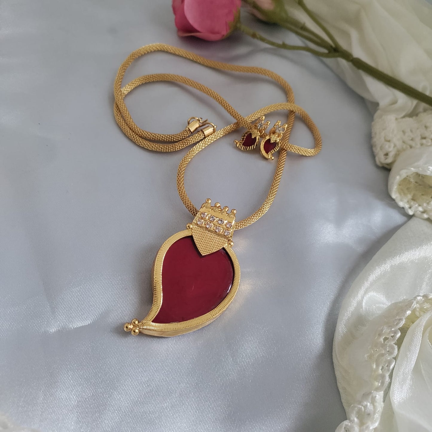 Paisley shaped microplated pendant chain- Kerala design