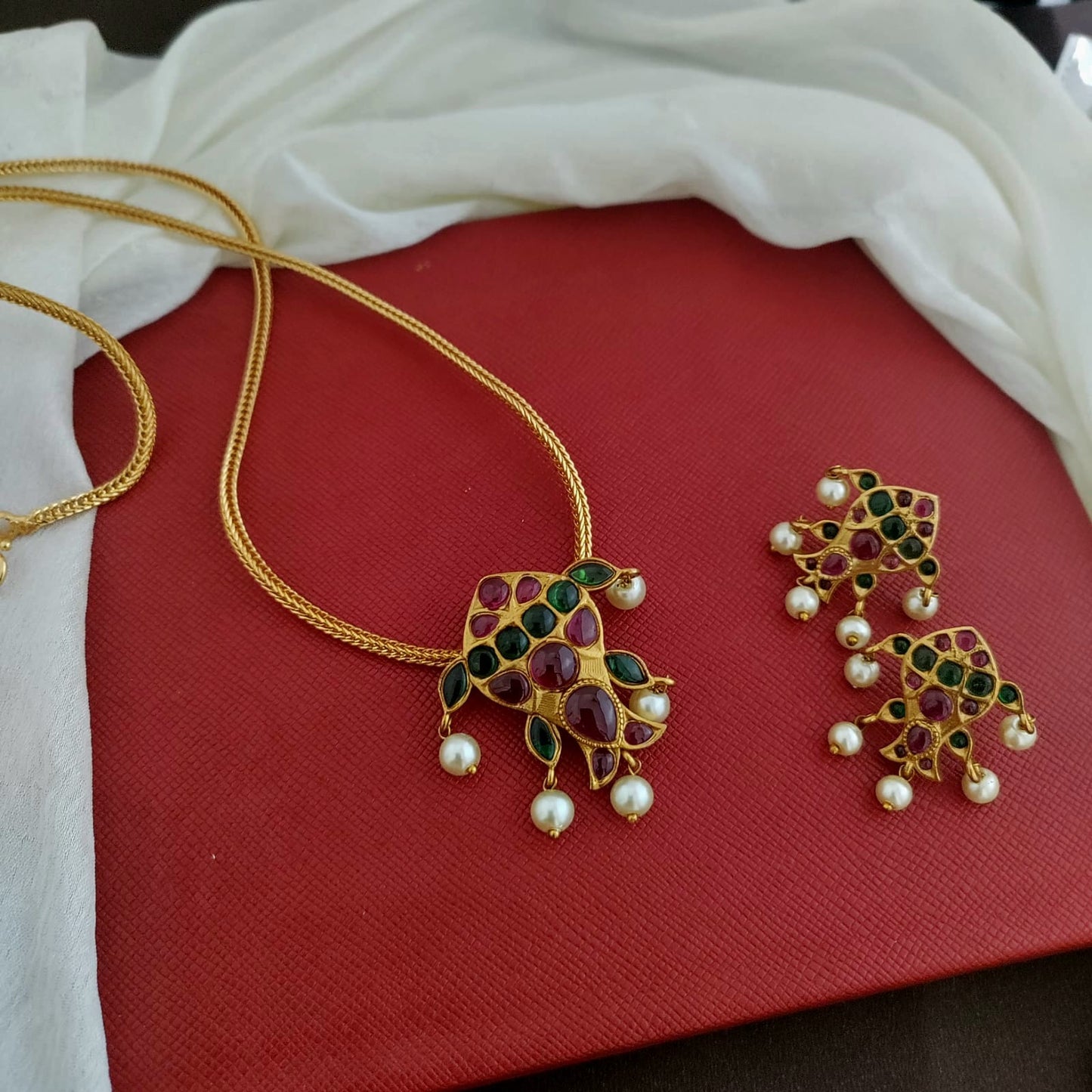 Kemp fish pendant chain set