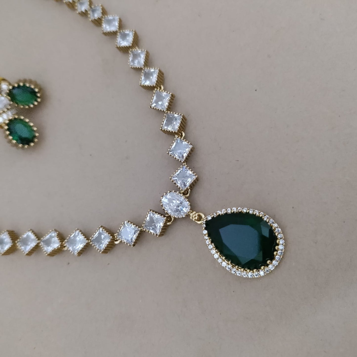 Green drop stone ad necklace set