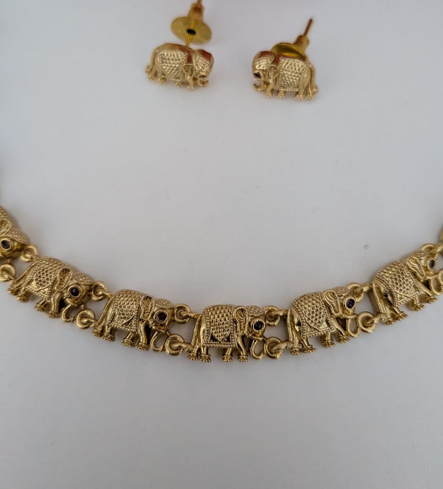 Small elephant necklace set