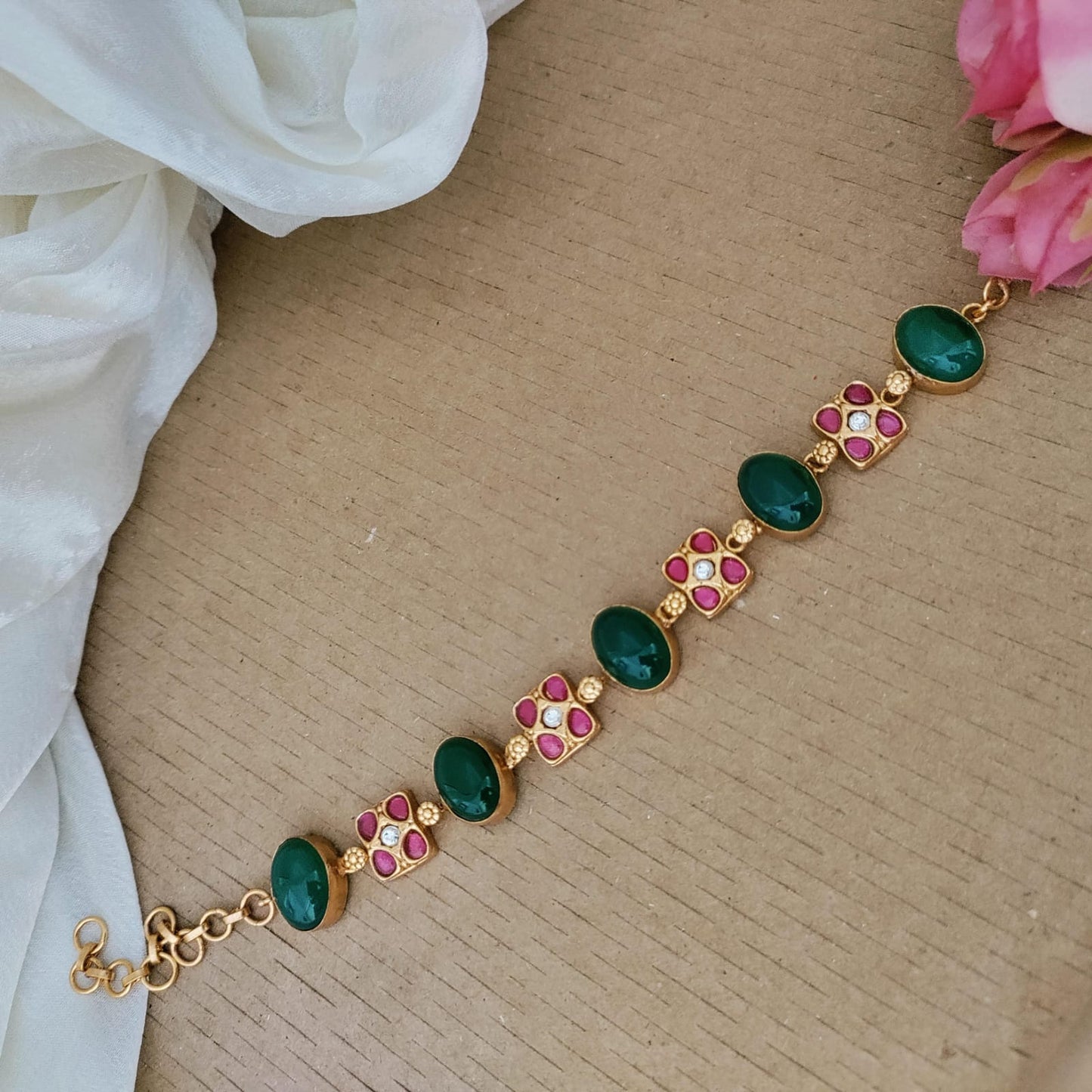Emerald stone studded Jadau kundan choker